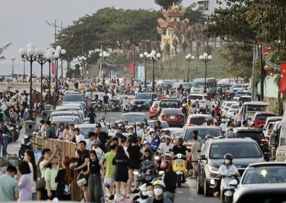 Ba ngày nghỉ tết Dương lịch, Bà Rịa - Vũng Tàu đón trên 200.000 khách du lịch- Ảnh 3. Ba ngày nghỉ tết Dương lịch, Bà Rịa - Vũng Tàu đón trên 200.000 khách du lịch- Ảnh 3.