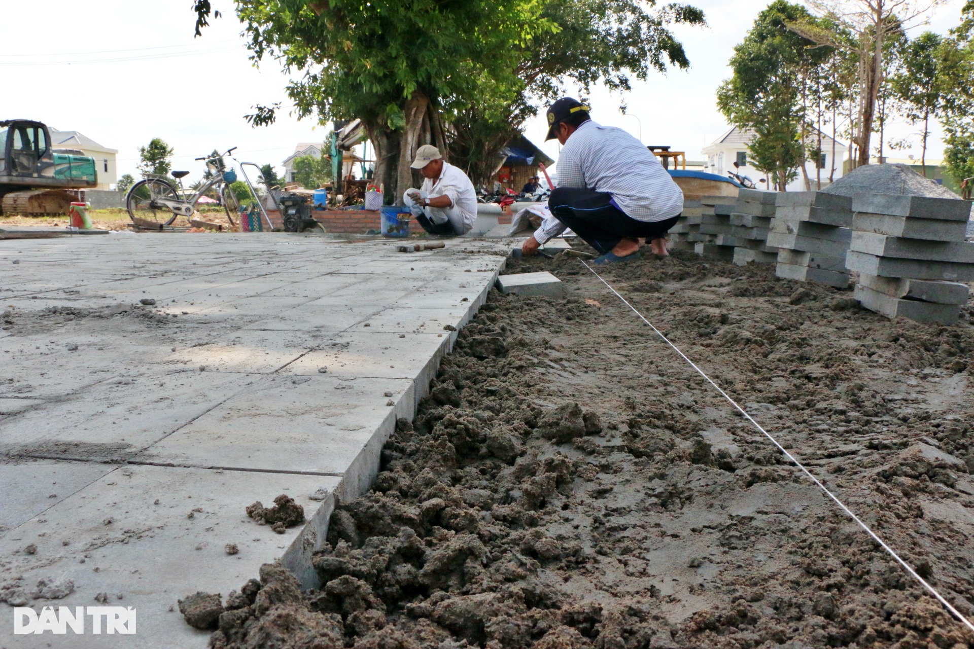Gấp rút thi công nơi miễn phí mặt bằng cho người dân miền Tây bán hoa Tết - 8 Gấp rút thi công nơi miễn phí mặt bằng cho người dân miền Tây bán hoa Tết - 8