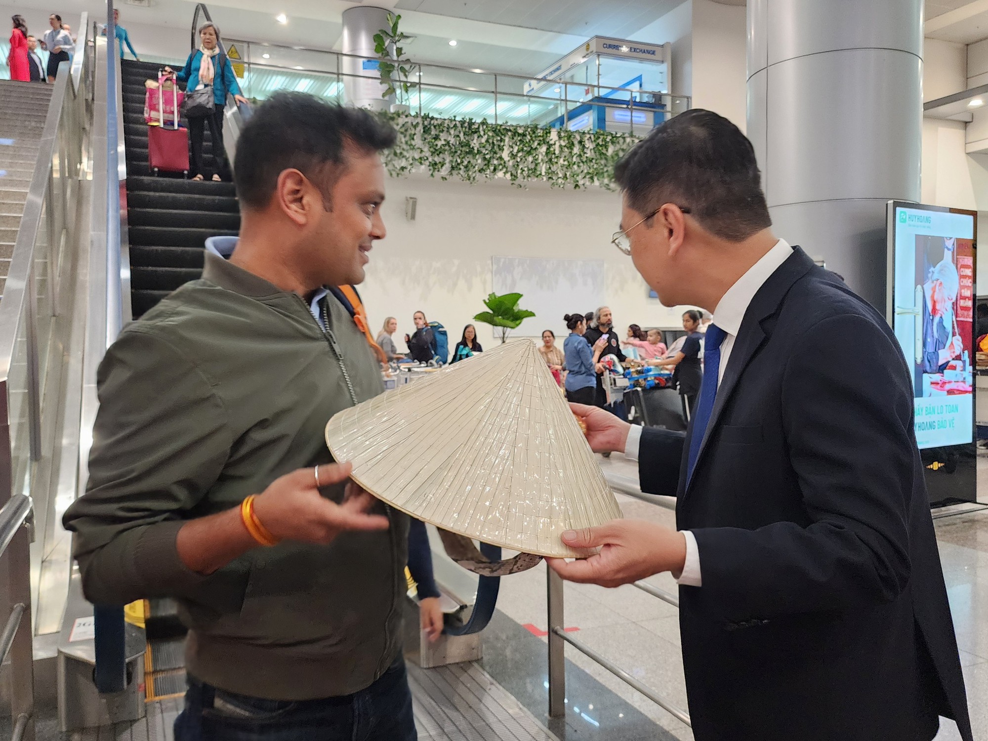 TP.HCM đón đoàn khách quốc tế “xông đất” năm 2024- Ảnh 6. TP.HCM đón đoàn khách quốc tế “xông đất” năm 2024- Ảnh 6.
