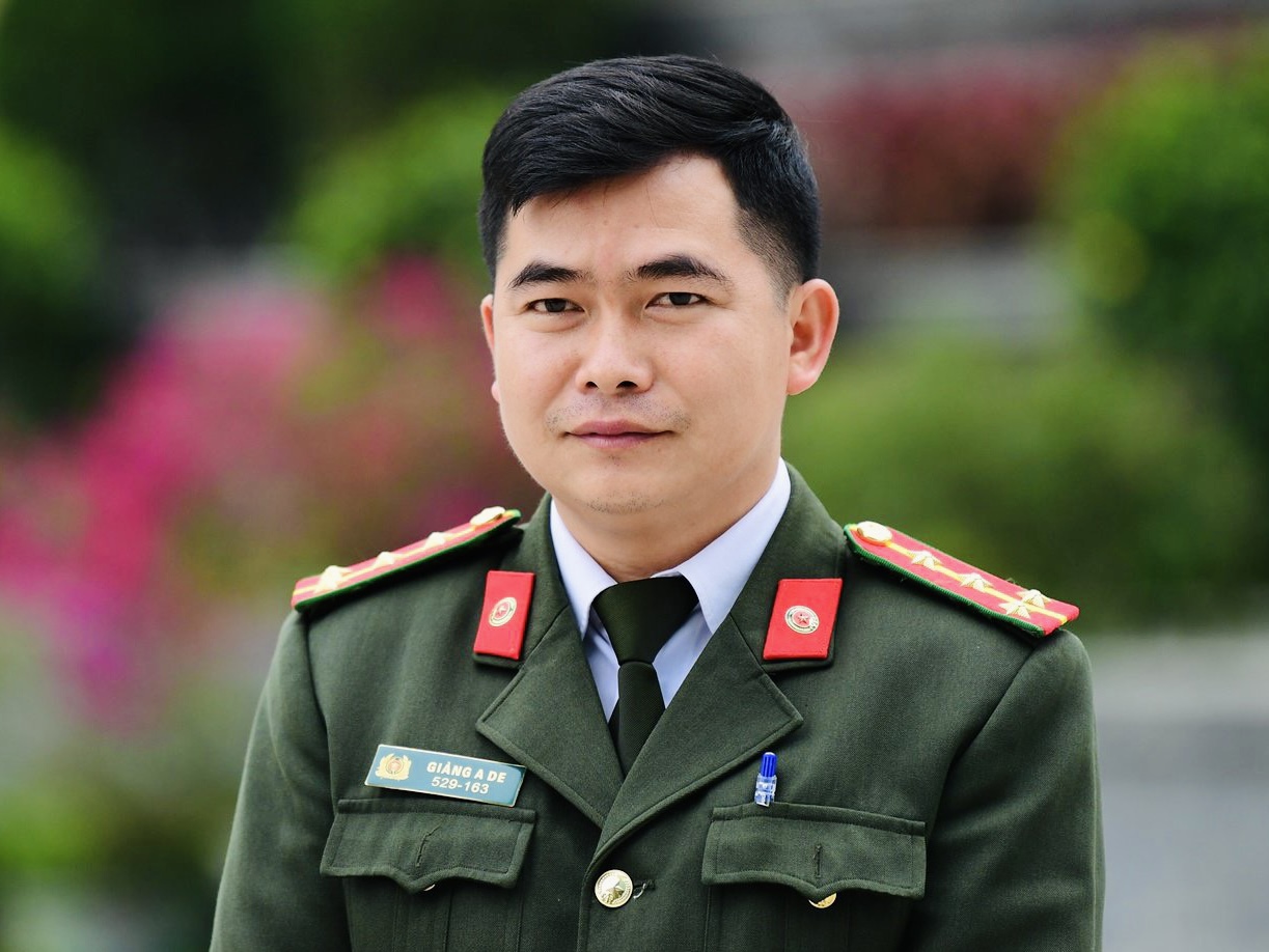 Bài trừ tà đạo 'Bà cô Dợ' tự xưng sinh ra Chúa để truyền dị giáo- Ảnh 2. Bài trừ tà đạo 'Bà cô Dợ' tự xưng sinh ra Chúa để truyền dị giáo- Ảnh 2.