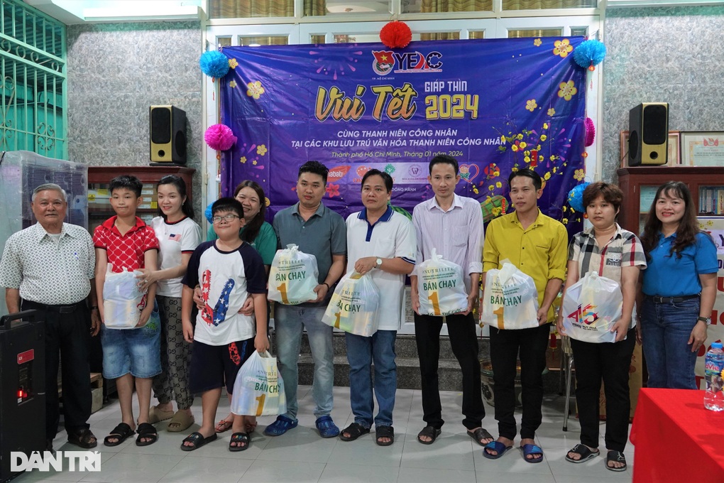 Chủ trọ tuổi 80 chi 40 triệu đồng đãi tiệc tất niên, tặng quà công nhân - 5 Chủ trọ tuổi 80 chi 40 triệu đồng đãi tiệc tất niên, tặng quà công nhân - 5