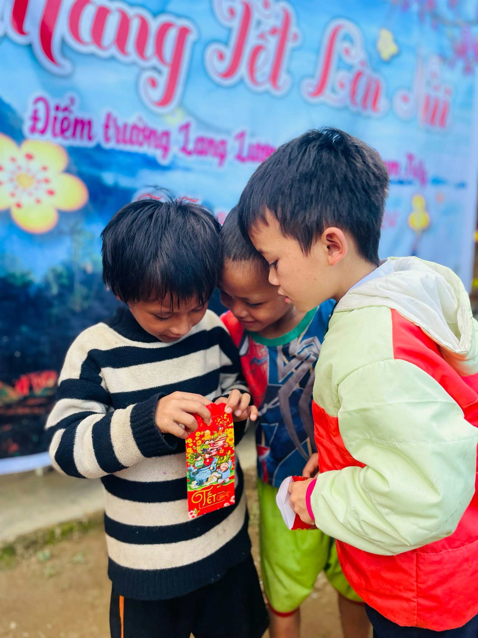 Tò mò, háo hức... Tò mò, háo hức...