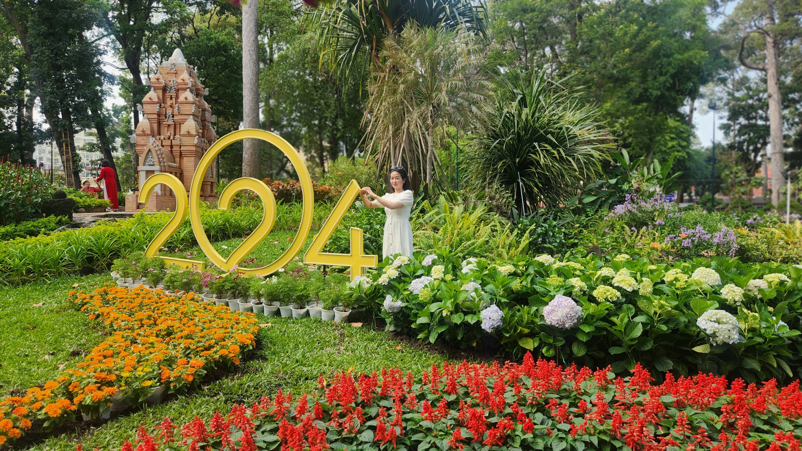 Hội hoa xuân TP.HCM khoe sắc thu hút người dân Hội hoa xuân TP.HCM khoe sắc thu hút người dân