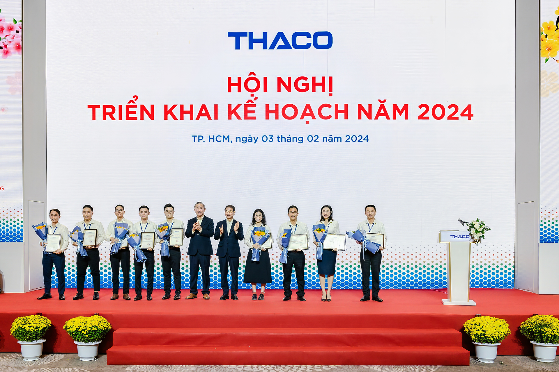 Lãnh đạo THACO khen thưởng các Cá nhân, Tập thể xuất sắc năm 2023 THACO 5-1