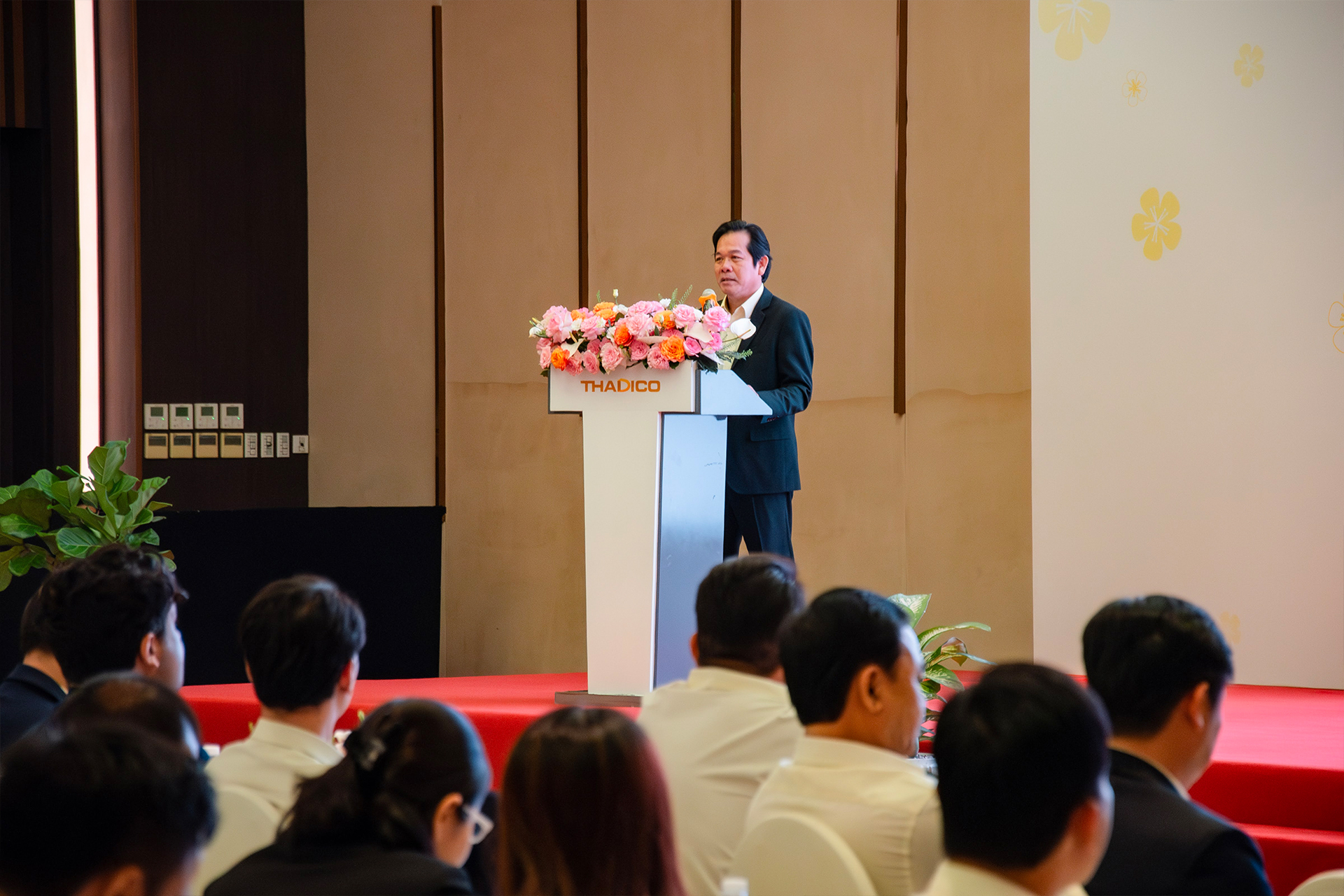 Tổng Giám đốc THADICO Nguyễn Hoàng Tuệ trình bày báo cáo tại Hội nghị THACO 1