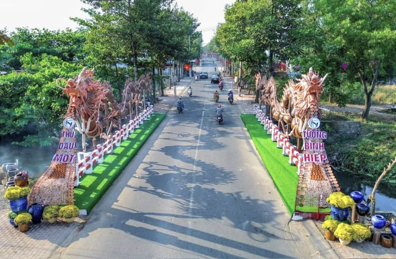 Bình Dương: Di dời 4 cột điện 'cản địa' linh vật rồng lu- Ảnh 4. Bình Dương: Di dời 4 cột điện 'cản địa' linh vật rồng lu- Ảnh 4.