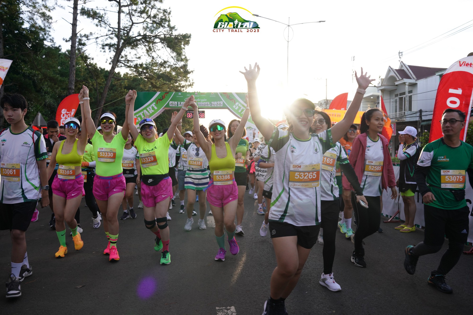 Hơn 4.000 runer tham gia giải chạy "Giấc mơ đại ngàn” - Ảnh 2. Hơn 4.000 runer tham gia giải chạy "Giấc mơ đại ngàn” - Ảnh 2.