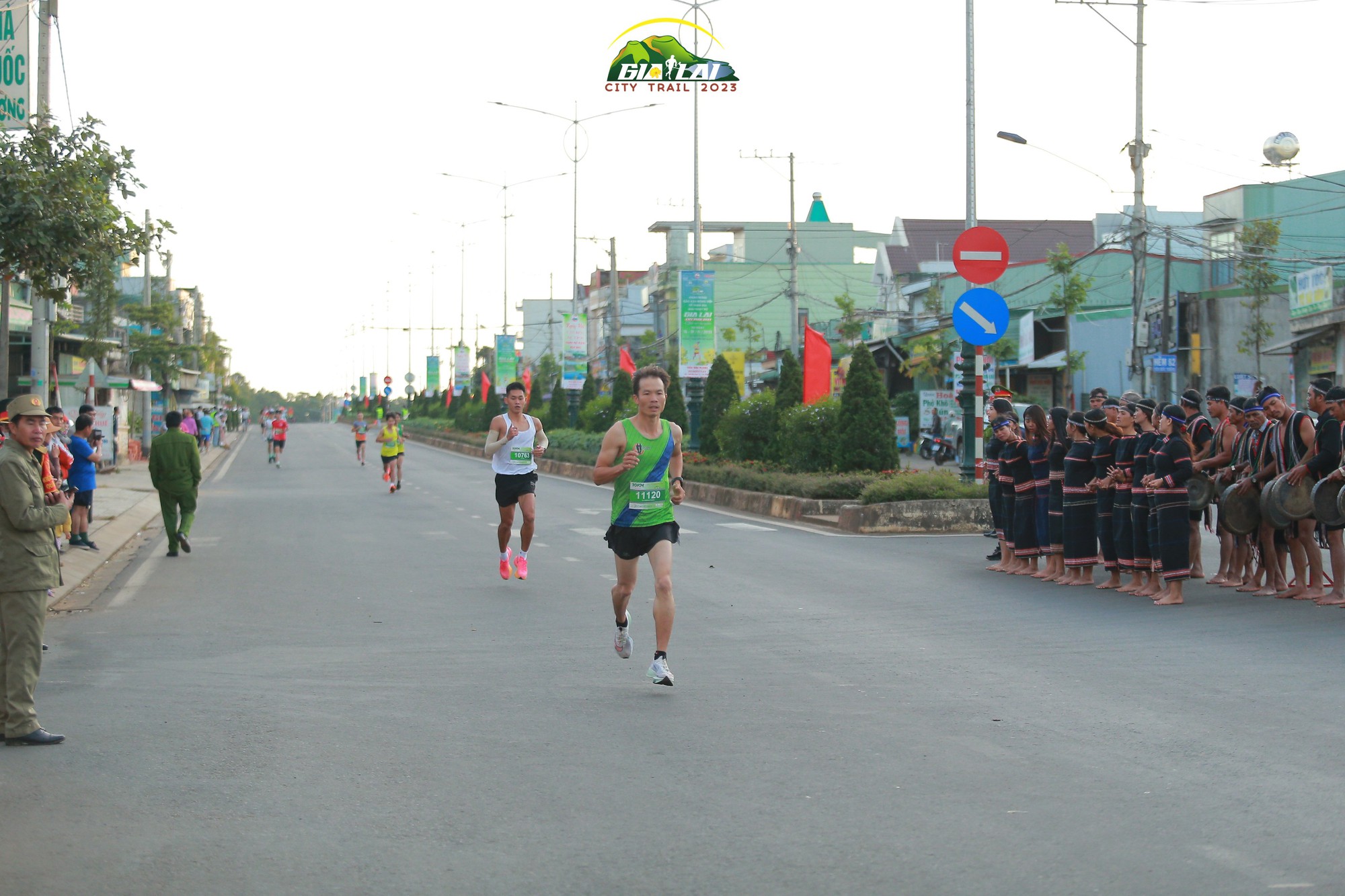 Hơn 4.000 runer tham gia giải chạy "Giấc mơ đại ngàn” - Ảnh 6. Hơn 4.000 runer tham gia giải chạy "Giấc mơ đại ngàn” - Ảnh 6.