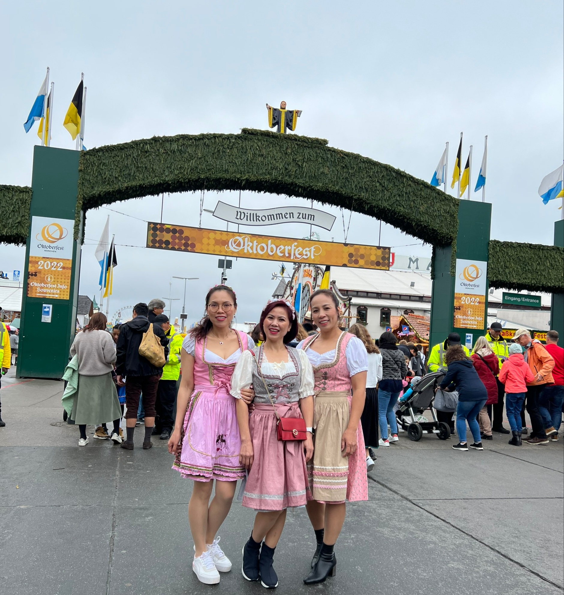 Người Việt với niềm vui hội ngộ tại lễ hội bia Oktober fest - Ảnh 4. Người Việt với niềm vui hội ngộ tại lễ hội bia Oktober fest - Ảnh 4.