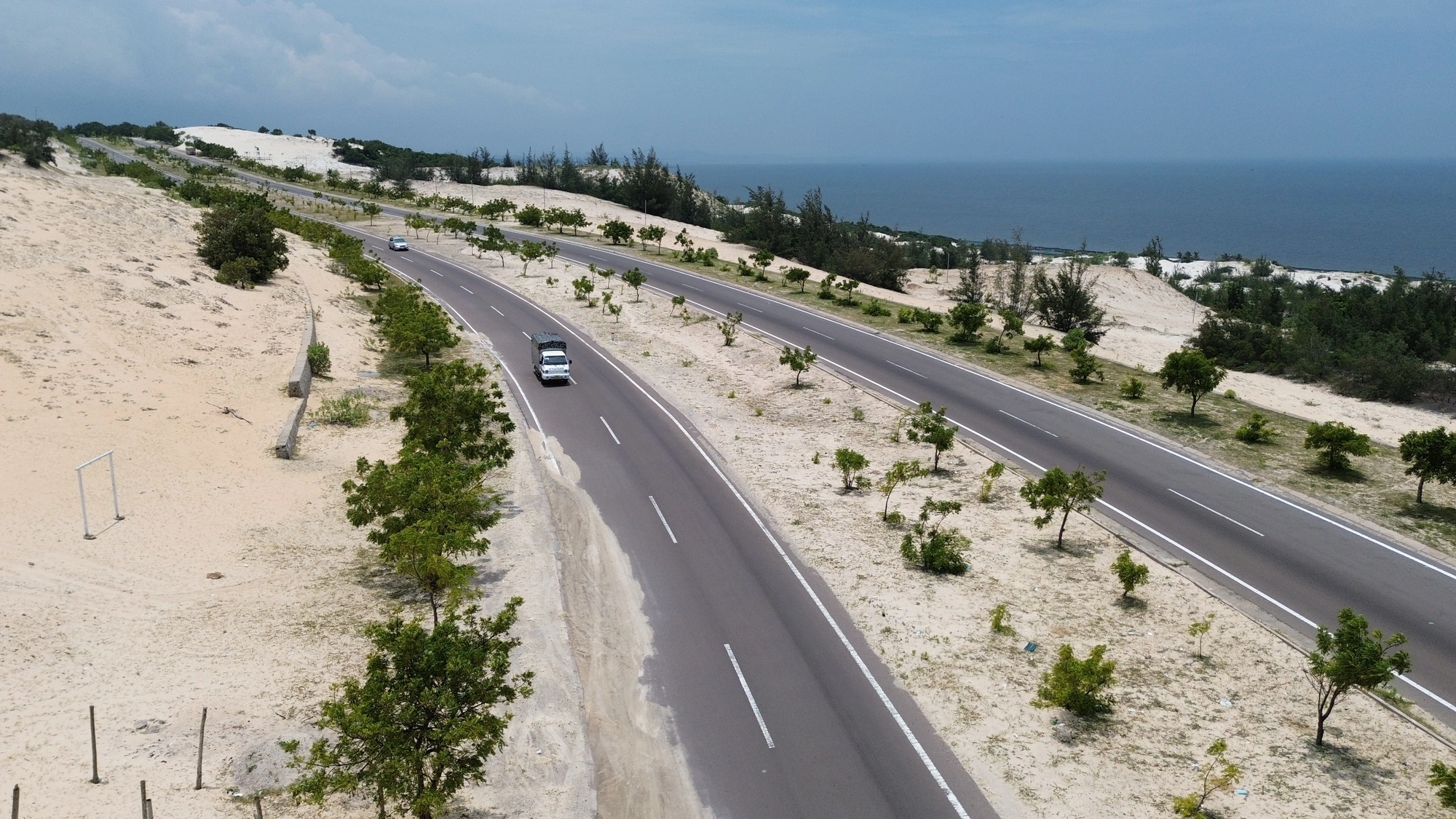 Siêu xe, diều "khủng" sắp quy tụ, diễu hành trên đường ven biển Bình Thuận - Ảnh 2. Siêu xe, diều "khủng" sắp quy tụ, diễu hành trên đường ven biển Bình Thuận - Ảnh 2.