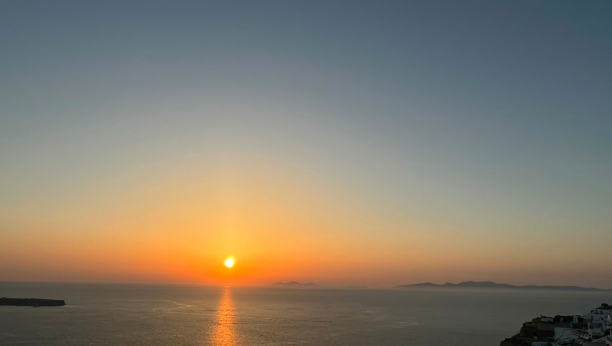 Chữ tình ở Santorini - Ảnh 2. Chữ tình ở Santorini - Ảnh 2.