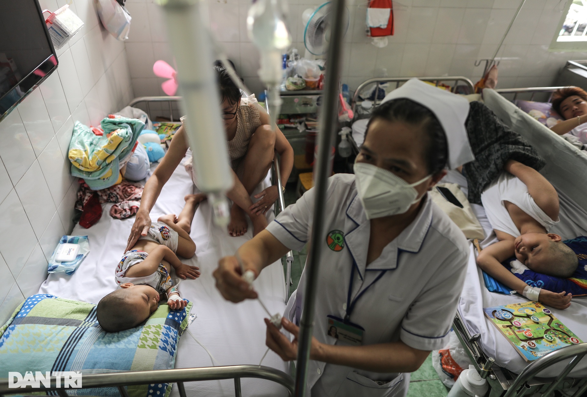 Phụ huynh chuẩn bị mì tôm, cháo gói ăn Tết cùng con trong bệnh viện - 6 Phụ huynh chuẩn bị mì tôm, cháo gói ăn Tết cùng con trong bệnh viện - 6
