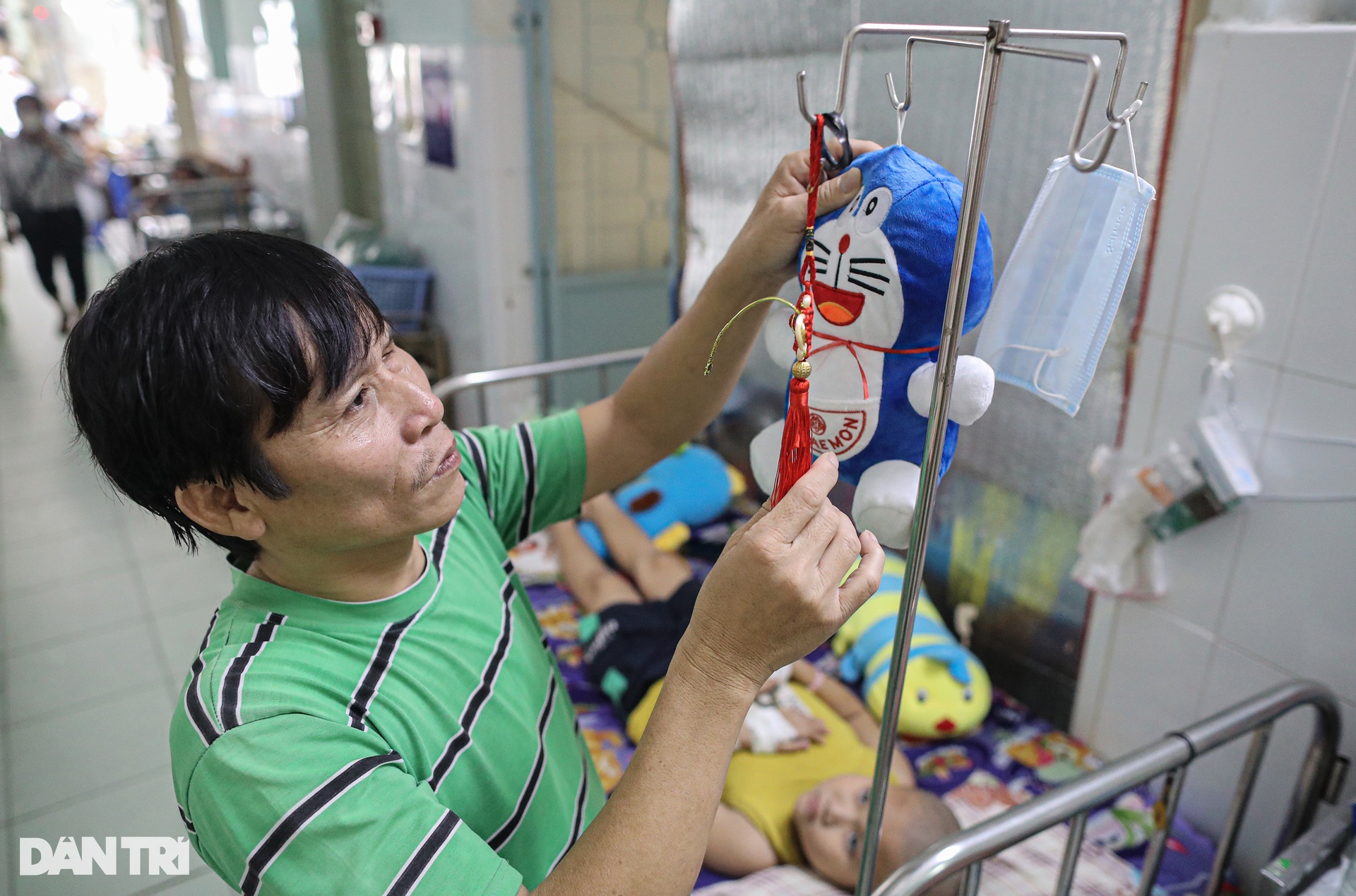 Phụ huynh chuẩn bị mì tôm, cháo gói ăn Tết cùng con trong bệnh viện - 12 Phụ huynh chuẩn bị mì tôm, cháo gói ăn Tết cùng con trong bệnh viện - 12