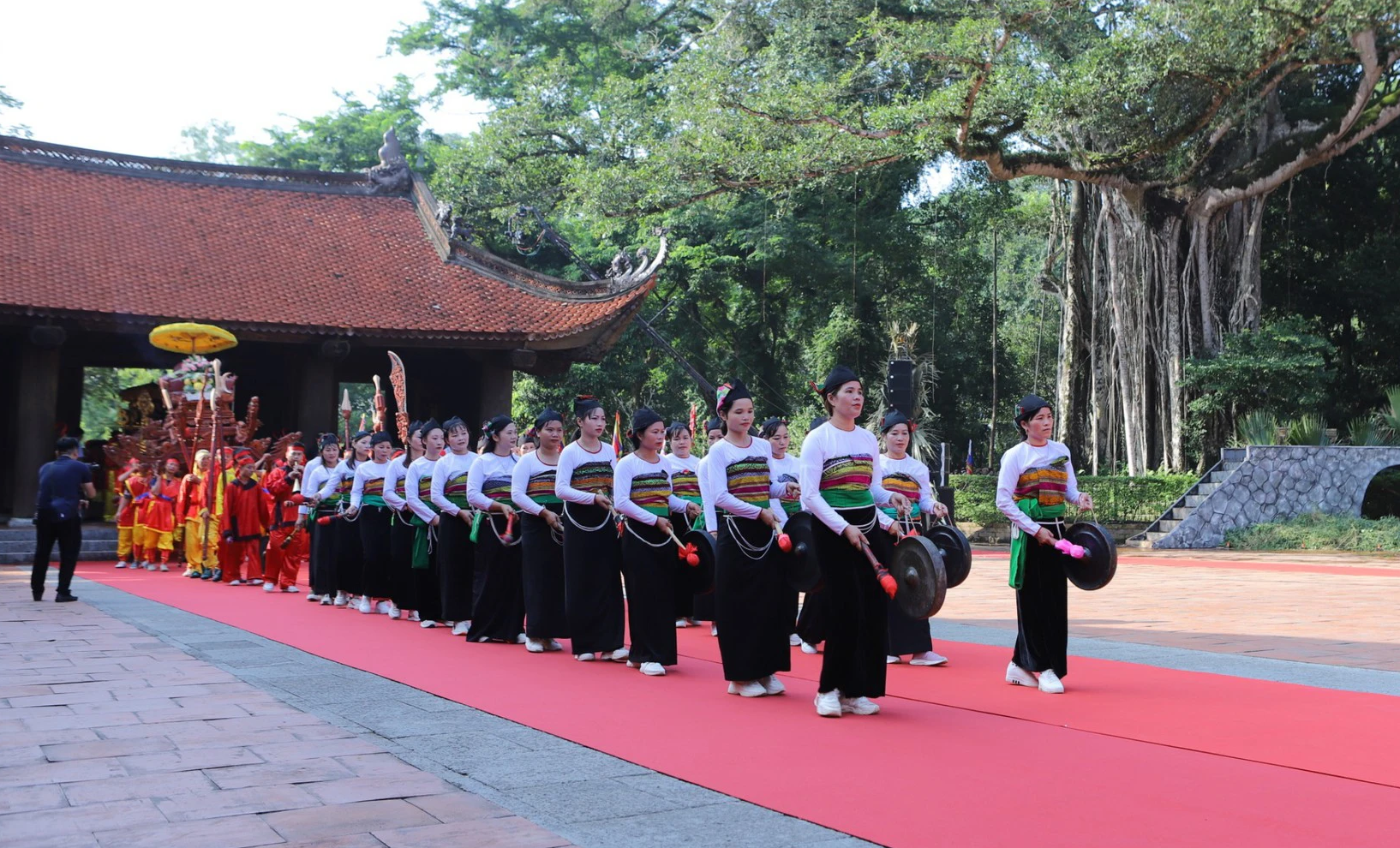 Dòng người trẩy hội Lam Kinh - Ảnh 11. Dòng người trẩy hội Lam Kinh - Ảnh 11.