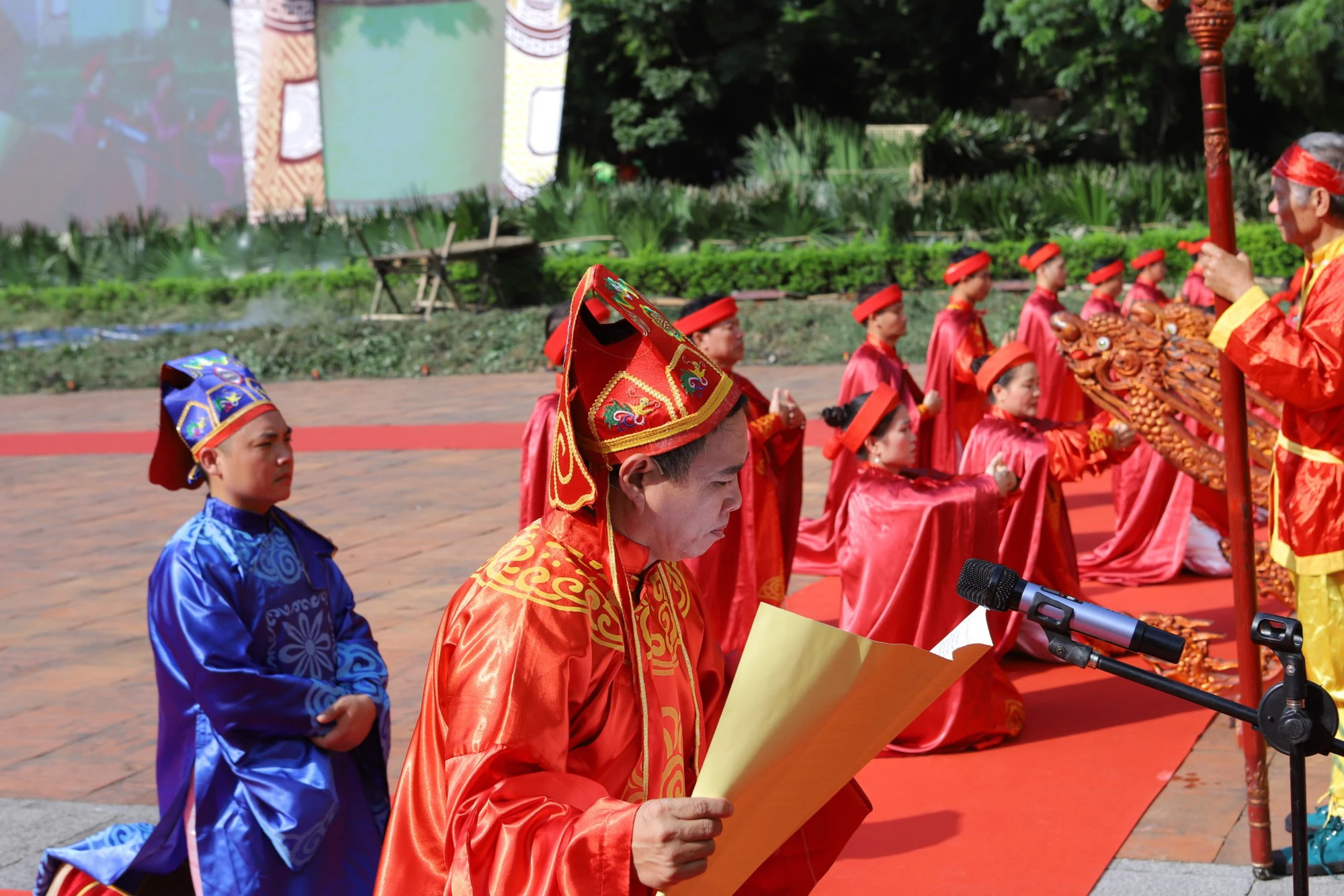 Dòng người trẩy hội Lam Kinh - Ảnh 10. Dòng người trẩy hội Lam Kinh - Ảnh 10.