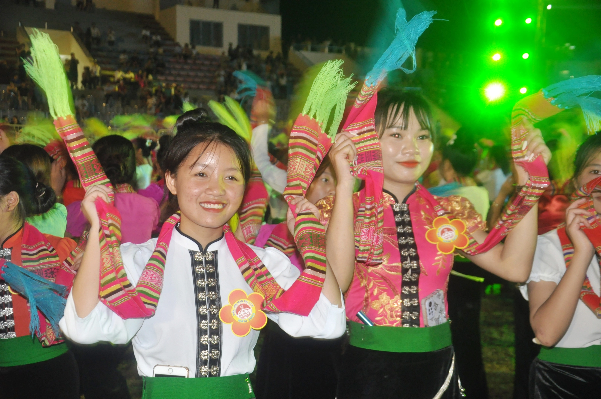 Ấn tượng màn đại xòe 2023 người tham gia ở Yên Bái - Ảnh 10. Ấn tượng màn đại xòe 2023 người tham gia ở Yên Bái - Ảnh 10.
