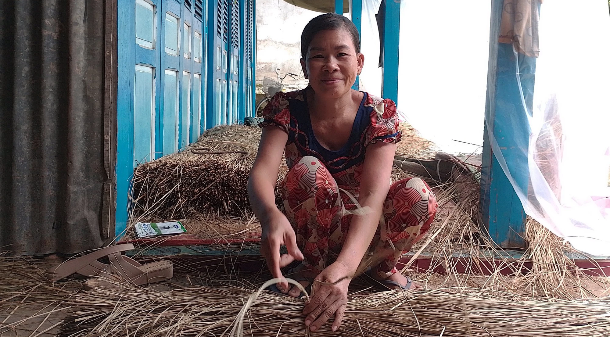 Nửa đêm đi mua chiếu ở chợ ma Đồng Tháp - Ảnh 7. Nửa đêm đi mua chiếu ở chợ ma Đồng Tháp - Ảnh 7.