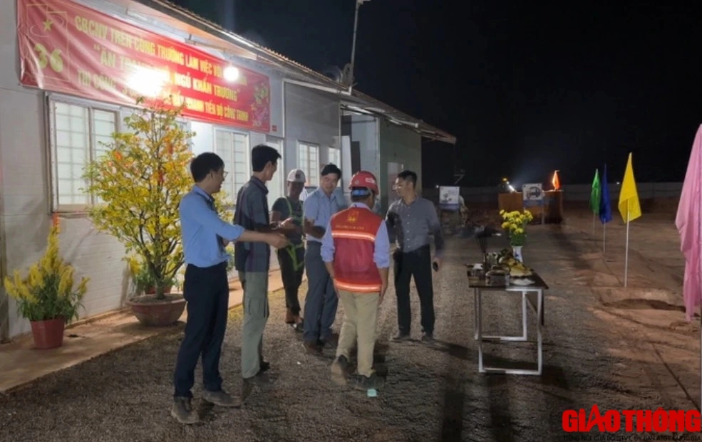 Đón giao thừa ở đại công trường sân bay Long Thành- Ảnh 7. Đón giao thừa ở đại công trường sân bay Long Thành- Ảnh 7.