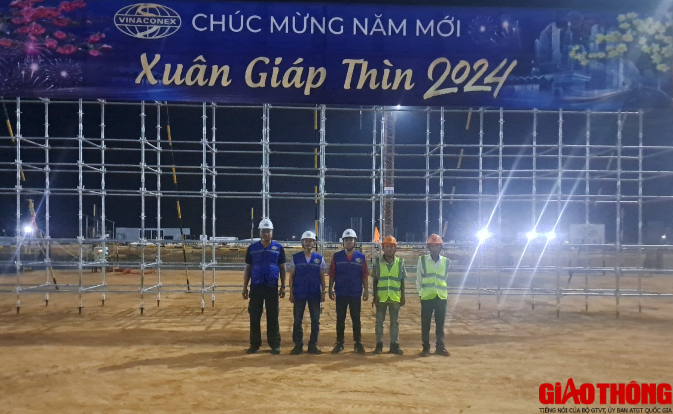 Đón giao thừa ở đại công trường sân bay Long Thành- Ảnh 15. Đón giao thừa ở đại công trường sân bay Long Thành- Ảnh 15.