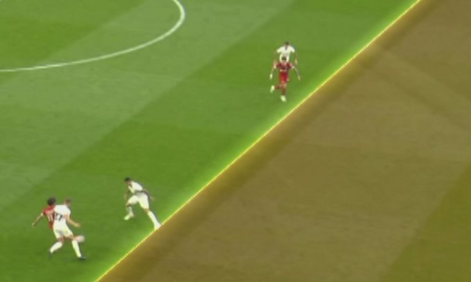 Diaz không việt vị khi nhận bóng và ghi bàn, nhưng sai lầm của các trọng tài khiến Liverpool bị tước bàn thắng trong trận đấu Tottenham hồi tháng 10/2023. Ảnh chụp màn hình