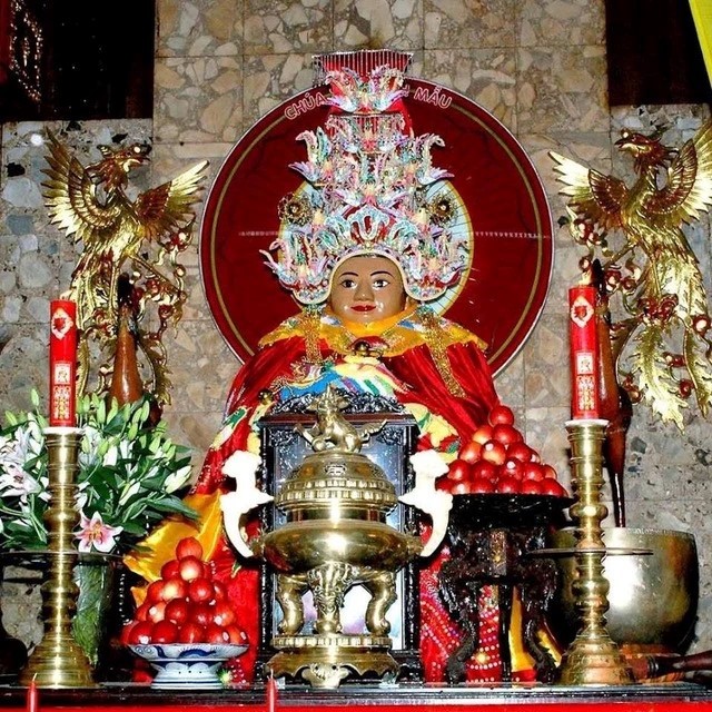 ‘Biển người’ đổ về Miếu Bà Chúa Xứ núi Sam đảnh lễ Mùng 1 Tết Giáp Thìn- Ảnh 2. ‘Biển người’ đổ về Miếu Bà Chúa Xứ núi Sam đảnh lễ Mùng 1 Tết Giáp Thìn- Ảnh 2.