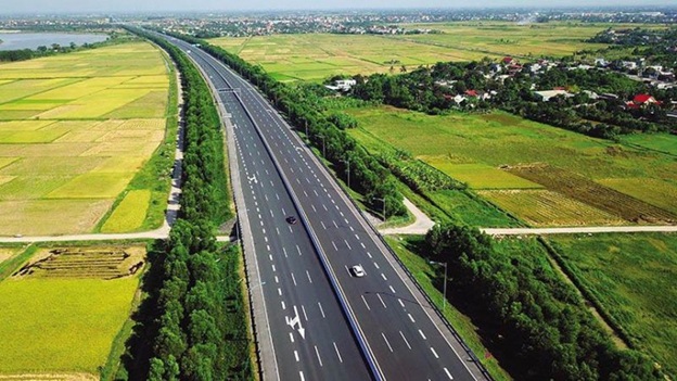 Diễn viên Tuyền mập nói về chuyến đi cáp treo viếng Bà chúa Xứ núi Sam- Ảnh 2. https://thegioivanhoa.net/wp-content/uploads/2024/02/tuyen-map-2.jpg