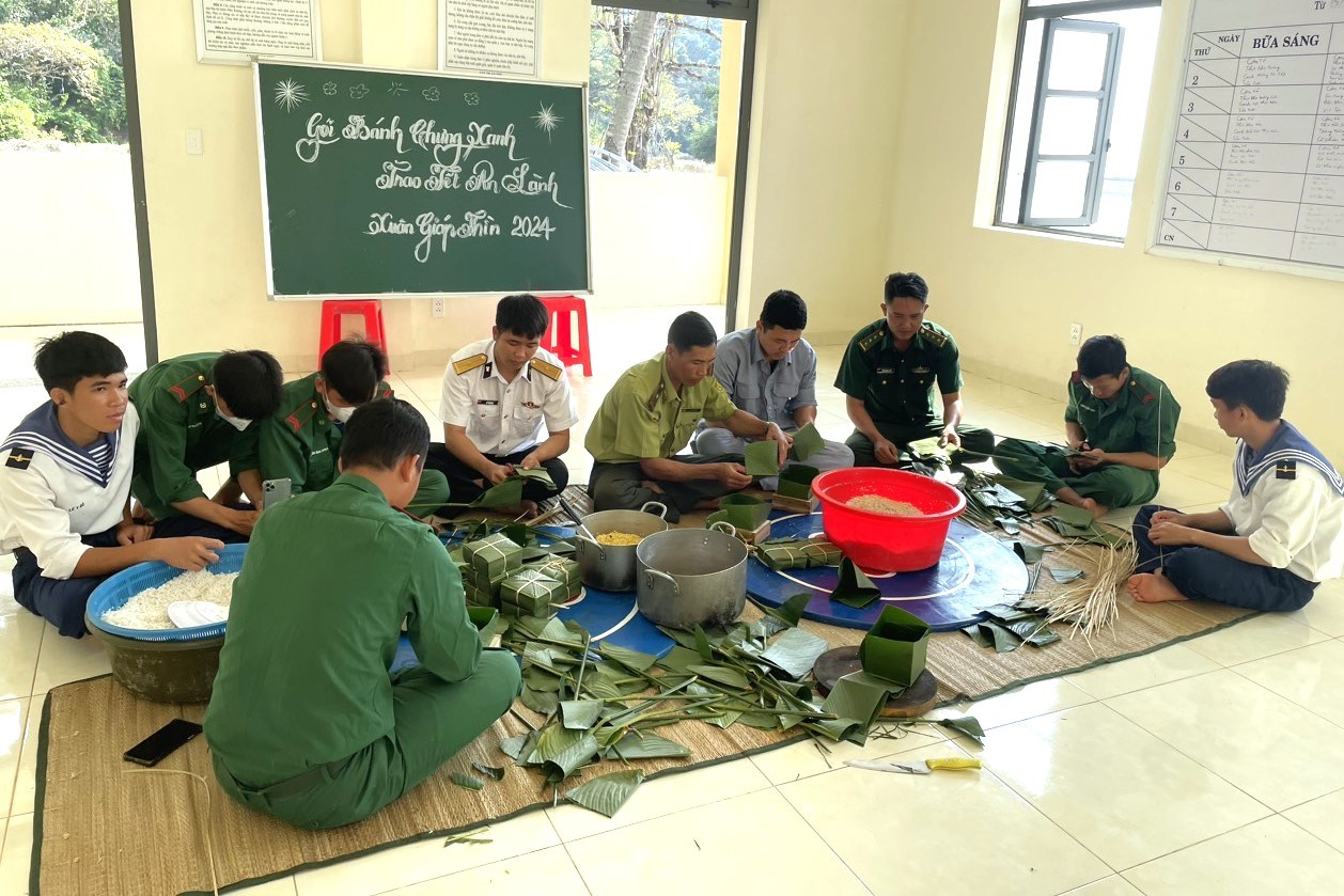 Vùng 5 Hải quân: Vui Xuân, đón Tết, sẵn sàng chiến đấu cao Vùng 5 Hải quân: Vui Xuân, đón Tết, sẵn sàng chiến đấu cao