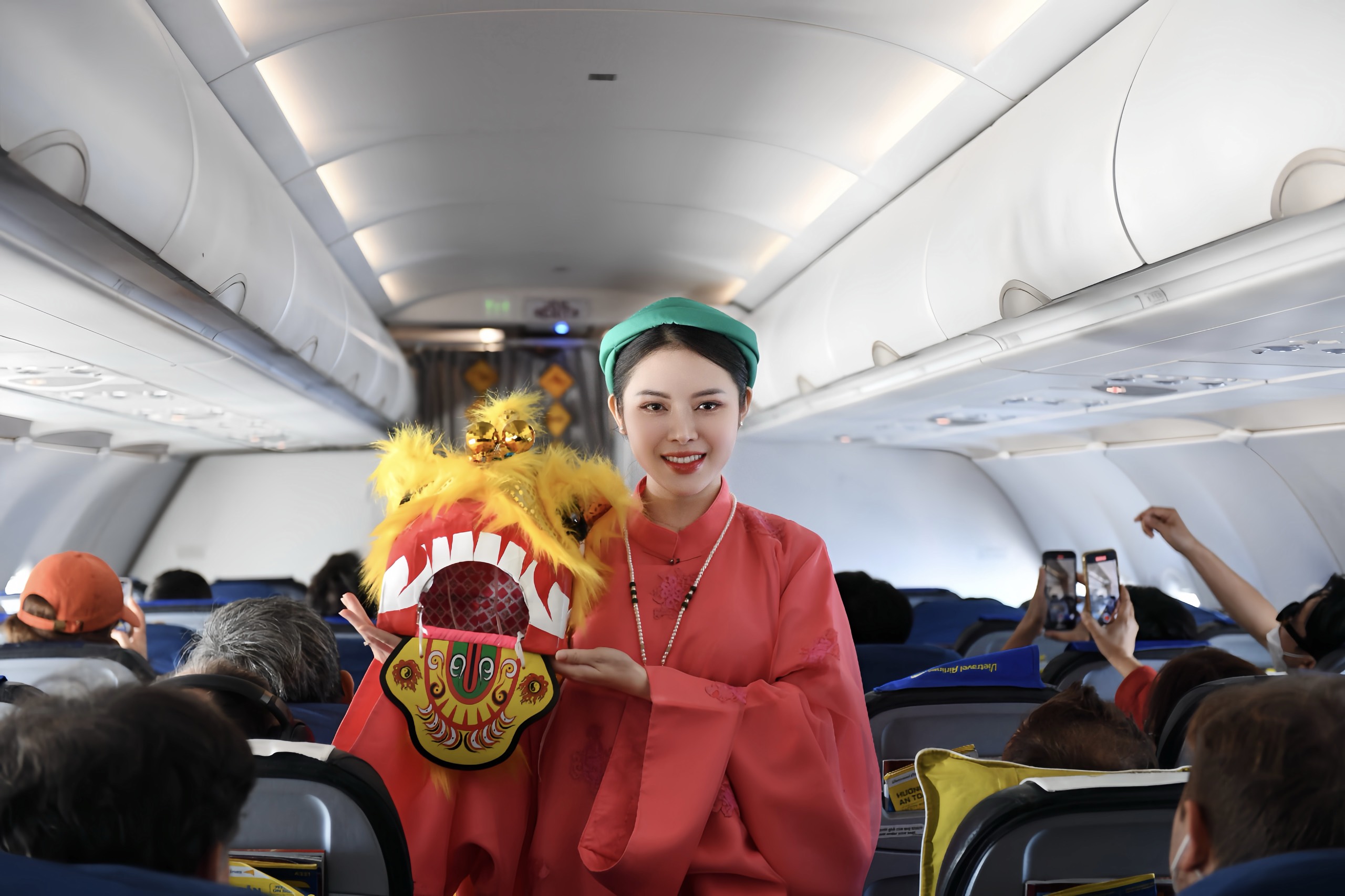 Hàng không rộn ràng hoạt động Hàng không rộn ràng hoạt động