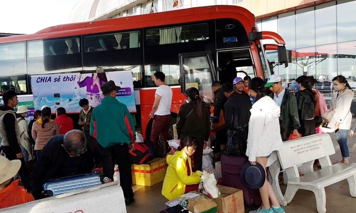 Lâm Đồng cho phụ thu vé xe dịp Tết Nguyên đán từ 40 - 60%- Ảnh 2.