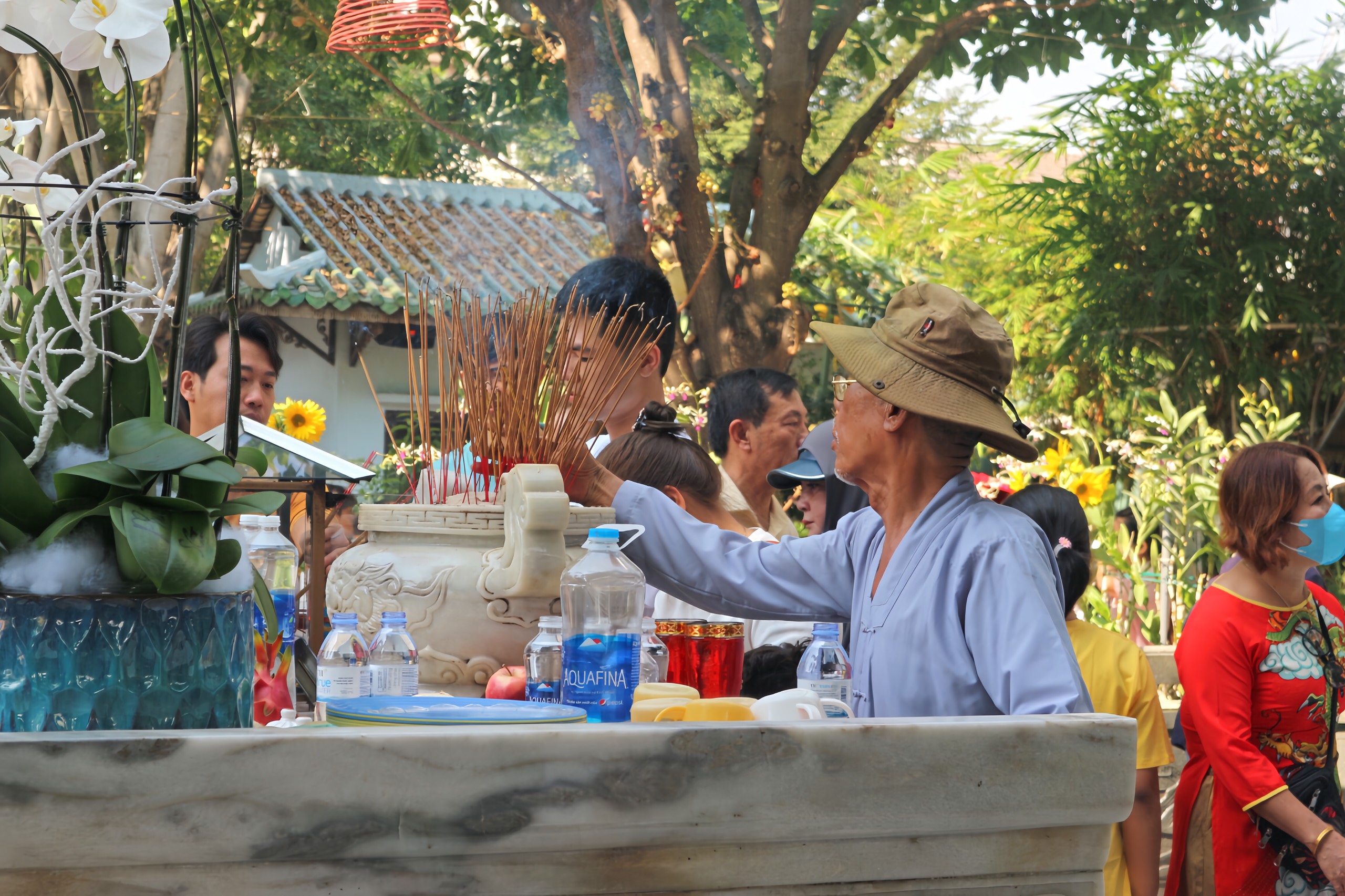 Mùng 1 Tết Nguyên đán người dân TP.HCM nô nức đi lễ chùa- Ảnh 12. Mùng 1 Tết Nguyên đán người dân TP.HCM nô nức đi lễ chùa- Ảnh 12.