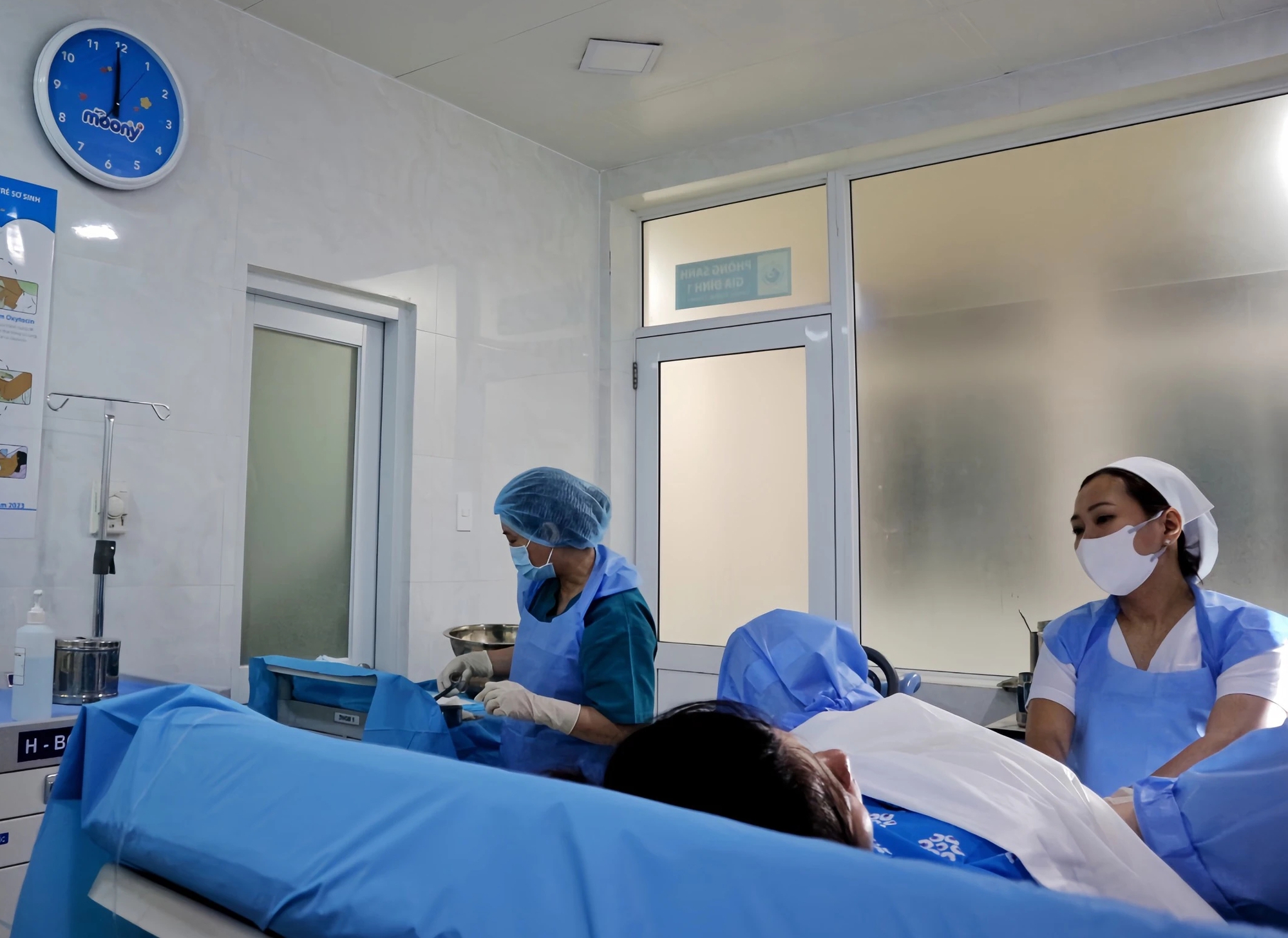 Những người đỡ đẻ đêm giao thừa năm Giáp Thìn 2024- Ảnh 2. Những người đỡ đẻ đêm giao thừa năm Giáp Thìn 2024- Ảnh 2.