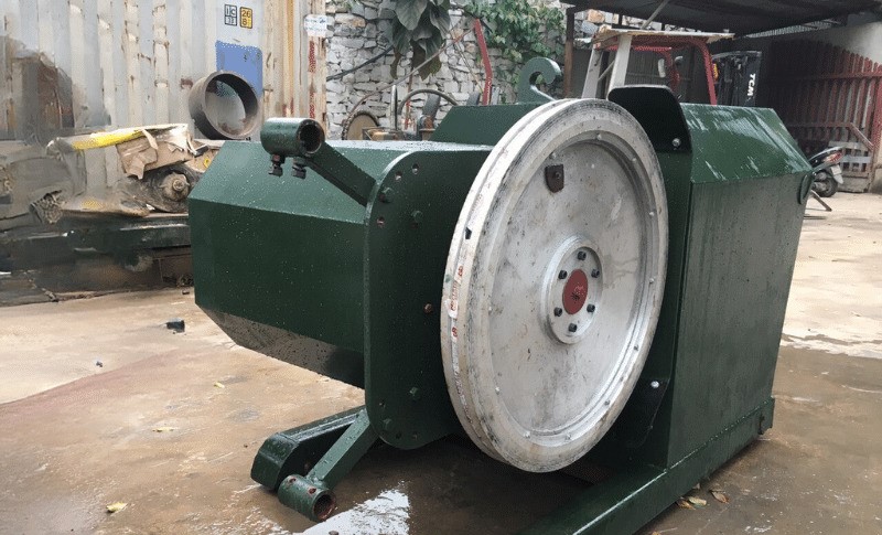Máy cắt đá bằng dây kim cương chạy điện do anh Lê Văn Thỏa sáng chế. Ảnh: Hải Đăng