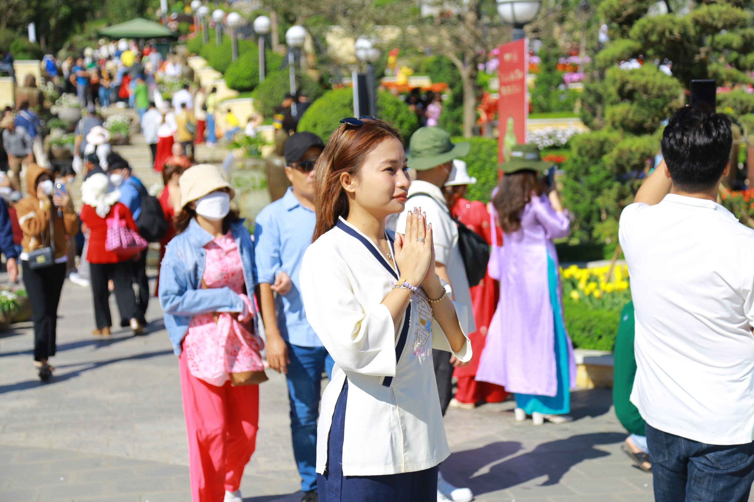 Hàng chục ngàn du khách đến Tây Ninh, Đà Nẵng du xuân, cầu an- Ảnh 8. Hàng chục ngàn du khách đến Tây Ninh, Đà Nẵng du xuân, cầu an- Ảnh 8.