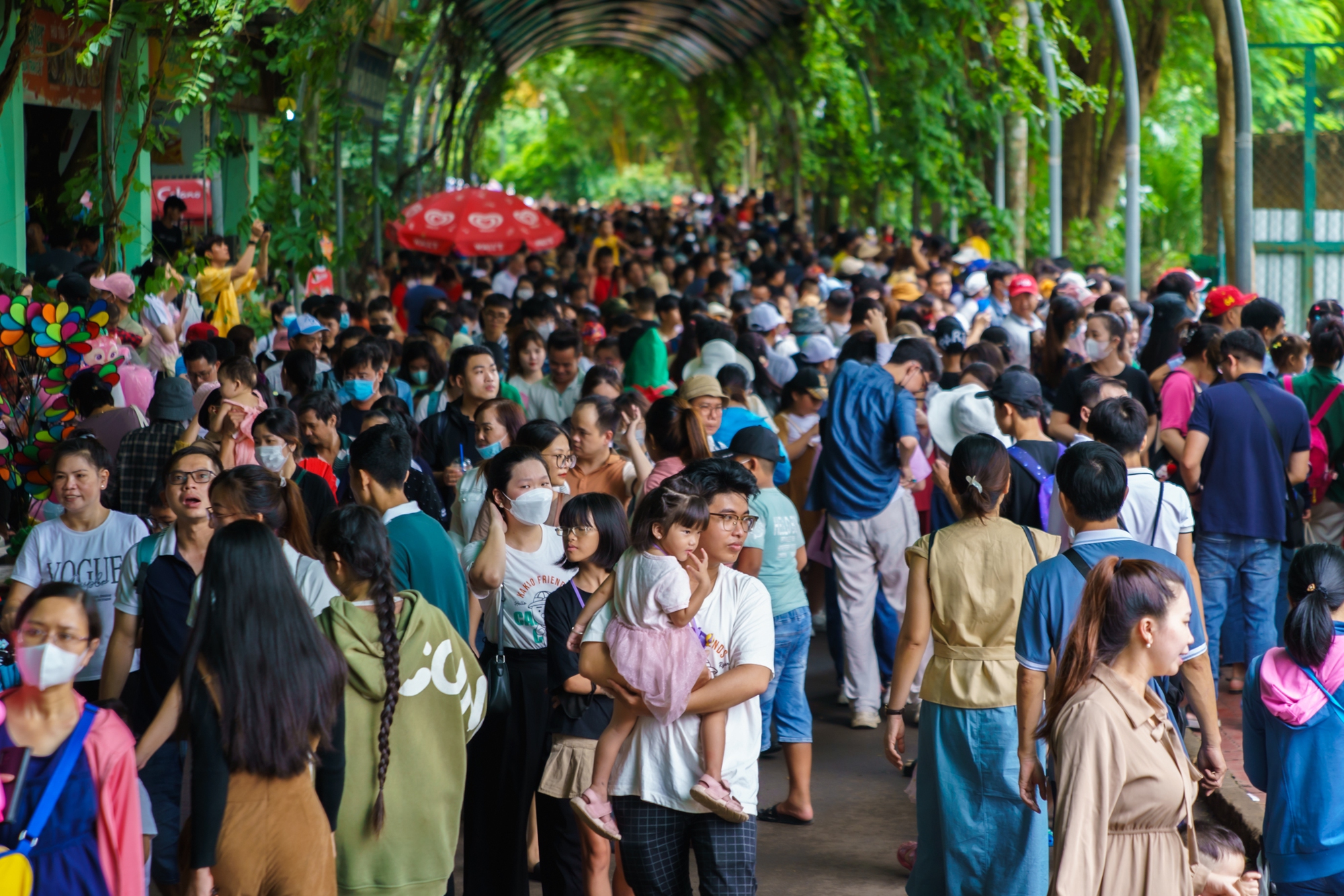 'Biển người' đổ về Thảo Cầm Viên ngày Quốc khánh - Ảnh 4. 'Biển người' đổ về Thảo Cầm Viên ngày Quốc khánh - Ảnh 4.