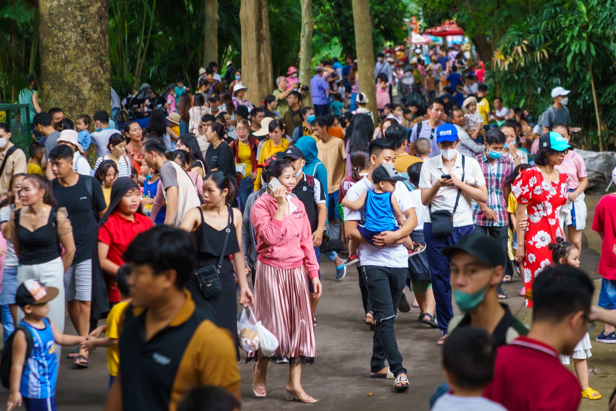 'Biển người' đổ về Thảo Cầm Viên ngày Quốc khánh - Ảnh 9. 'Biển người' đổ về Thảo Cầm Viên ngày Quốc khánh - Ảnh 9.