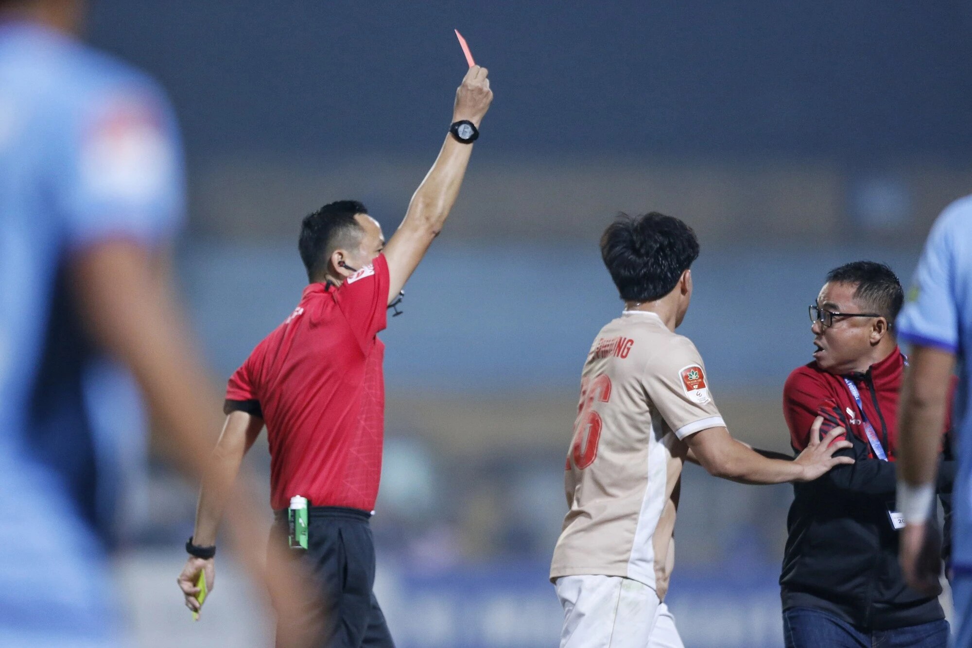 Lịch thi đấu V-League mới nhất: HLV Lê Huỳnh Đức được vinh danh, 3 trận nóng có VAR- Ảnh 2.