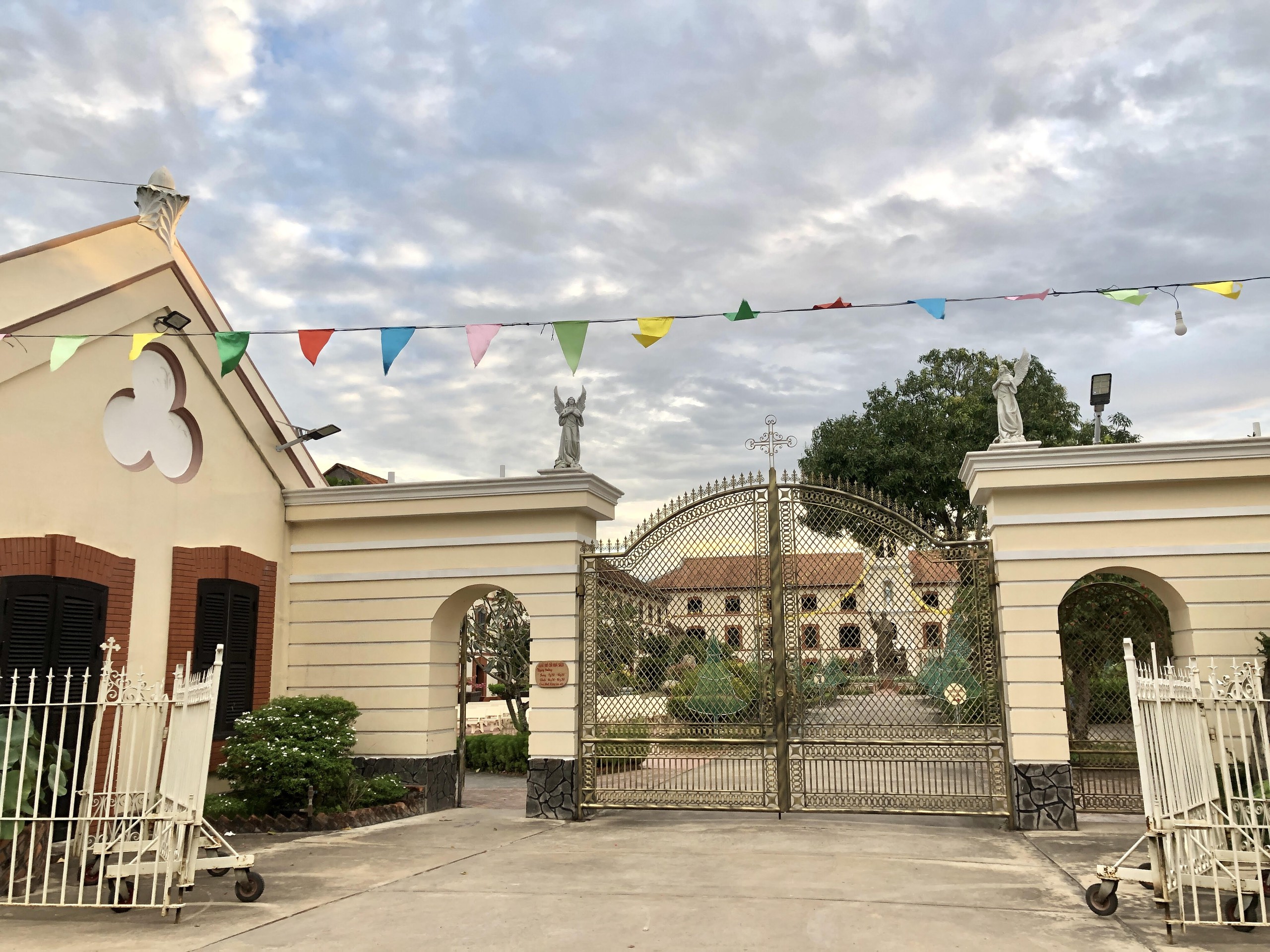 Viếng thăm tu viện cổ bên dòng sông Tiền- Ảnh 7. Viếng thăm tu viện cổ bên dòng sông Tiền- Ảnh 7.