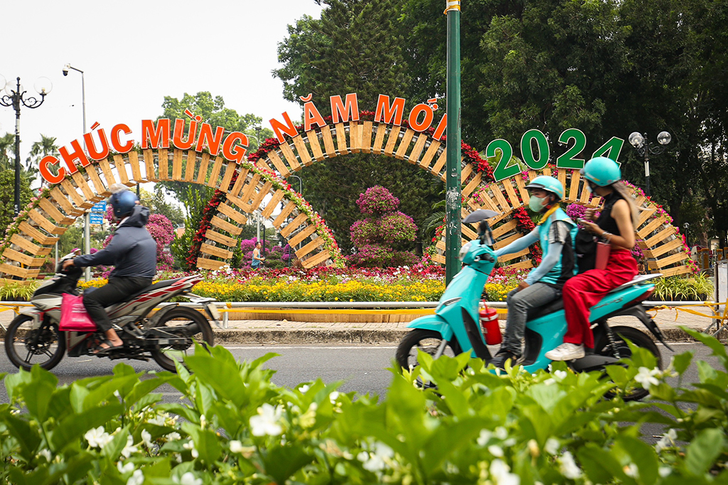 Đường phố đã rực rỡ đón tết- Ảnh 2. Đường phố đã rực rỡ đón tết- Ảnh 2.
