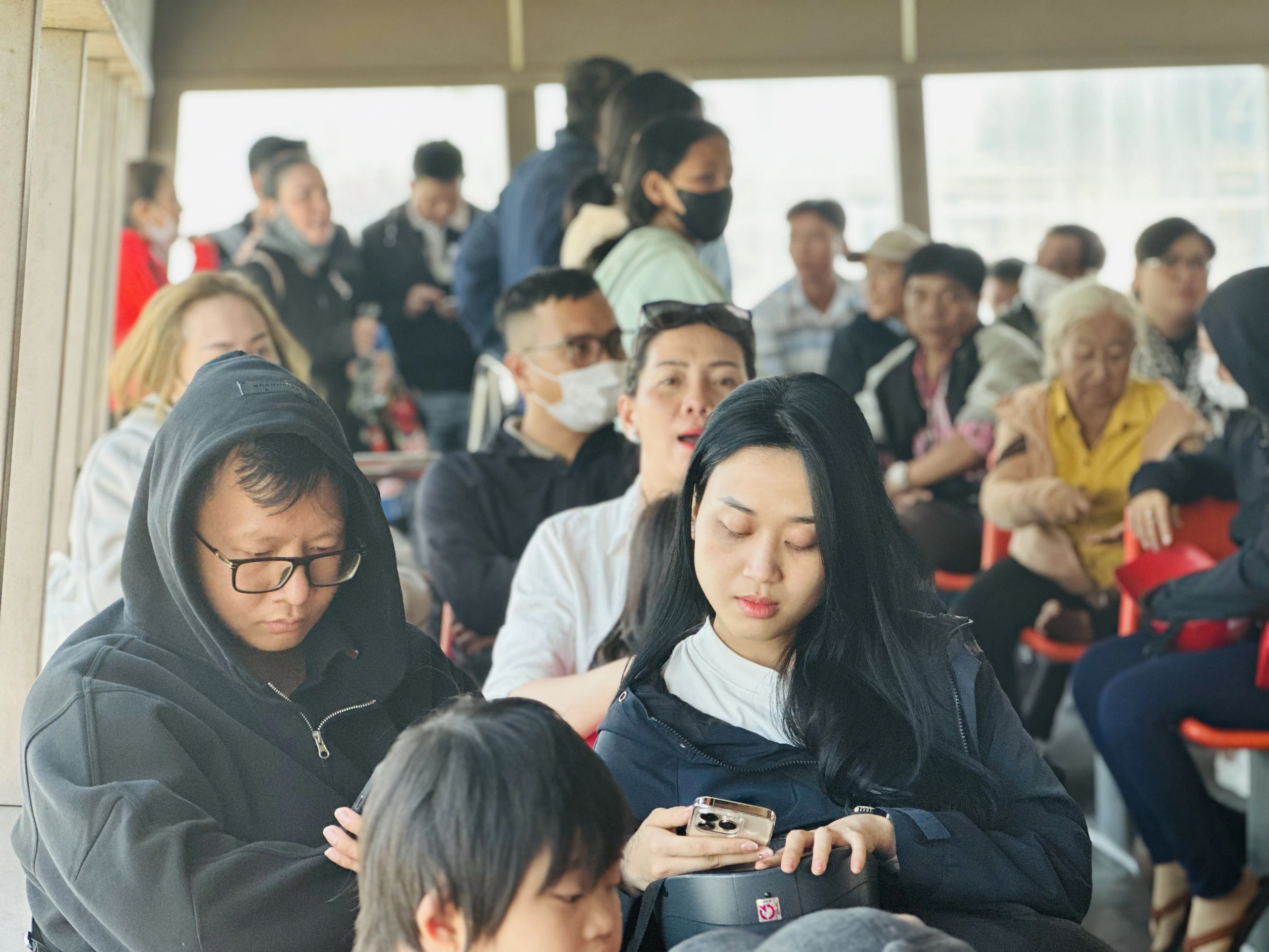 Mùng 3 Tết, người dân vi vu bằng xe máy du xuân qua phà biển Cần Giờ sang Vũng Tàu- Ảnh 4. Mùng 3 Tết, người dân vi vu bằng xe máy du xuân qua phà biển Cần Giờ sang Vũng Tàu- Ảnh 4.