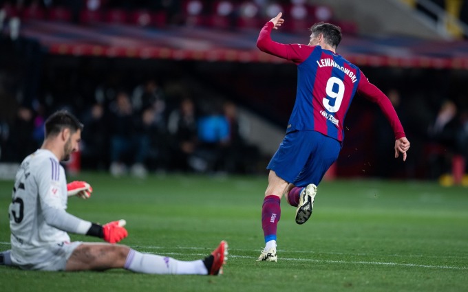 Lewandowski mừng bàn gỡ hòa 2-2 cho Barca ở phút 63. Ảnh: FC Barcelona