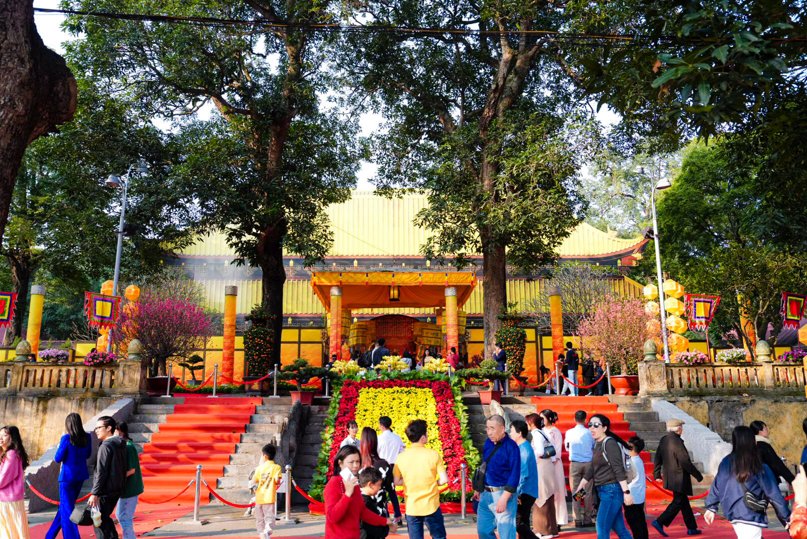 Hàng vạn người du xuân tại Hoàng thành Thăng Long- Ảnh 13. Hàng vạn người du xuân tại Hoàng thành Thăng Long- Ảnh 13.