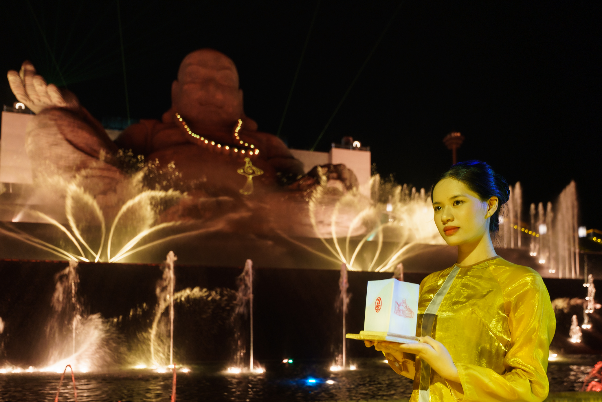 Hàng trăm ngàn du khách đi cáp treo lên núi Bà Đen hành hương mùng 4 tết- Ảnh 7. Hàng trăm ngàn du khách đi cáp treo lên núi Bà Đen hành hương mùng 4 tết- Ảnh 7.