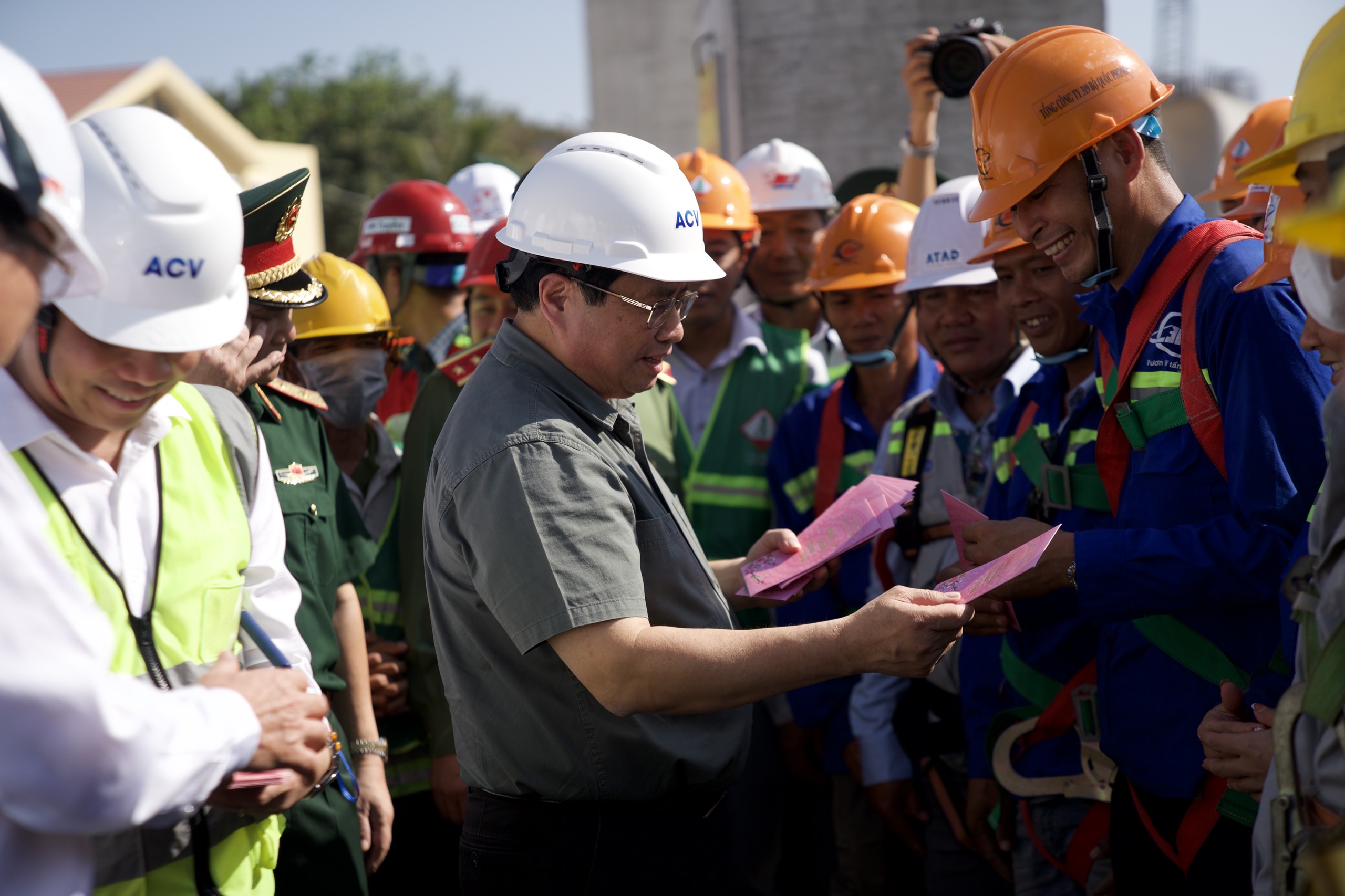 Động lực mới từ chuyến thị sát dự án giao thông đầu năm của Thủ tướng- Ảnh 3. Động lực mới từ chuyến thị sát dự án giao thông đầu năm của Thủ tướng- Ảnh 3.