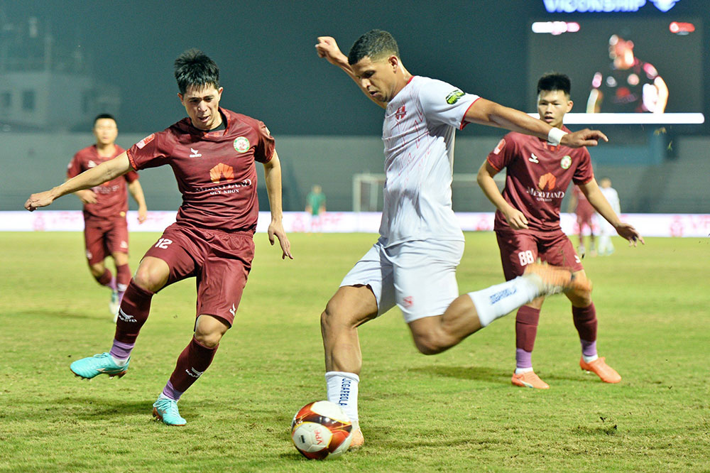 5 vòng cuối lượt đi V-League: Đội bóng nào sẽ lật đổ Nam Định?- Ảnh 4. 5 vòng cuối lượt đi V-League: Đội bóng nào sẽ lật đổ Nam Định?- Ảnh 4.