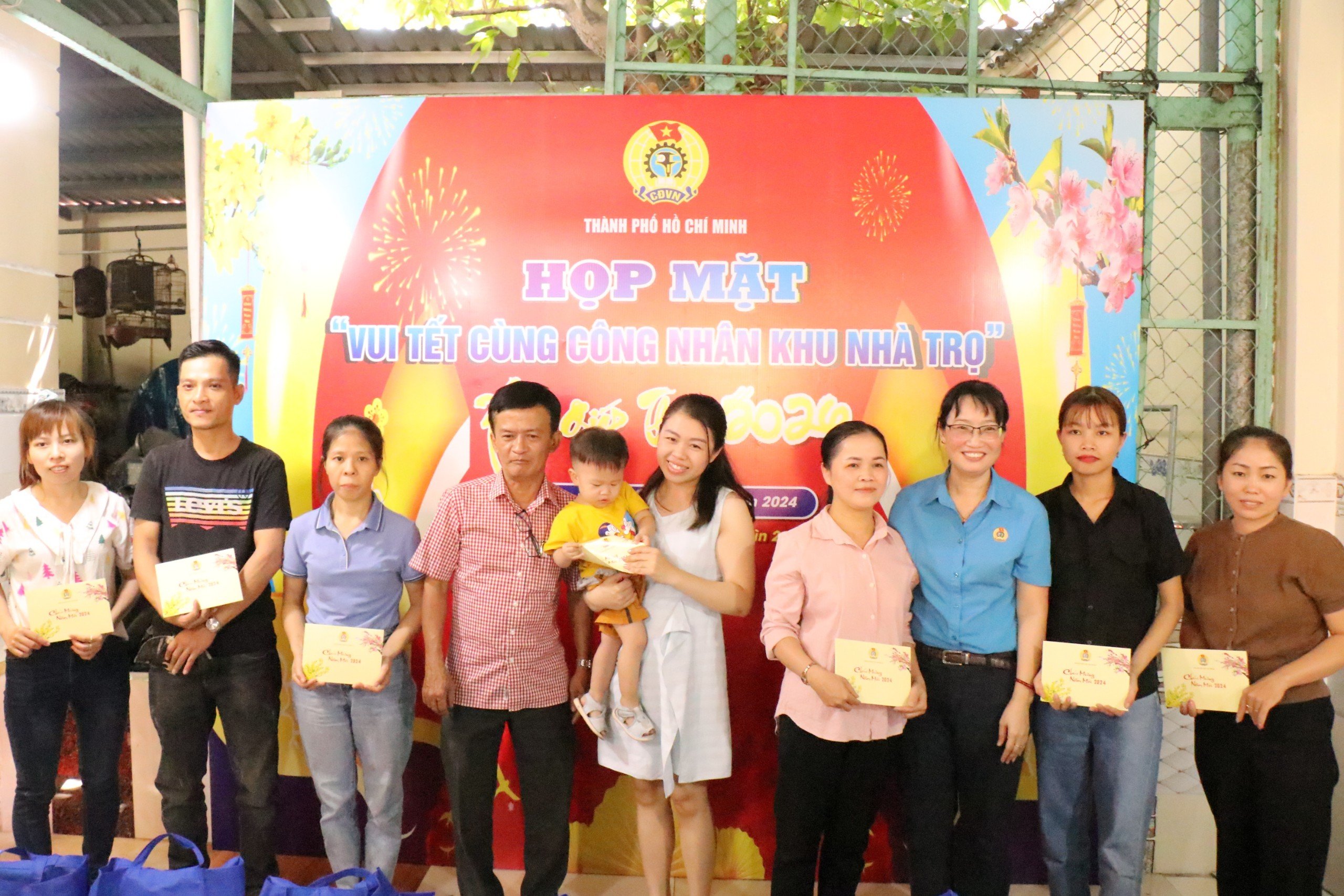 Tiệc tân niên động viên công nhân khó khăn, không có điều kiện về quê ăn tết- Ảnh 2. Tiệc tân niên động viên công nhân khó khăn, không có điều kiện về quê ăn tết- Ảnh 2.