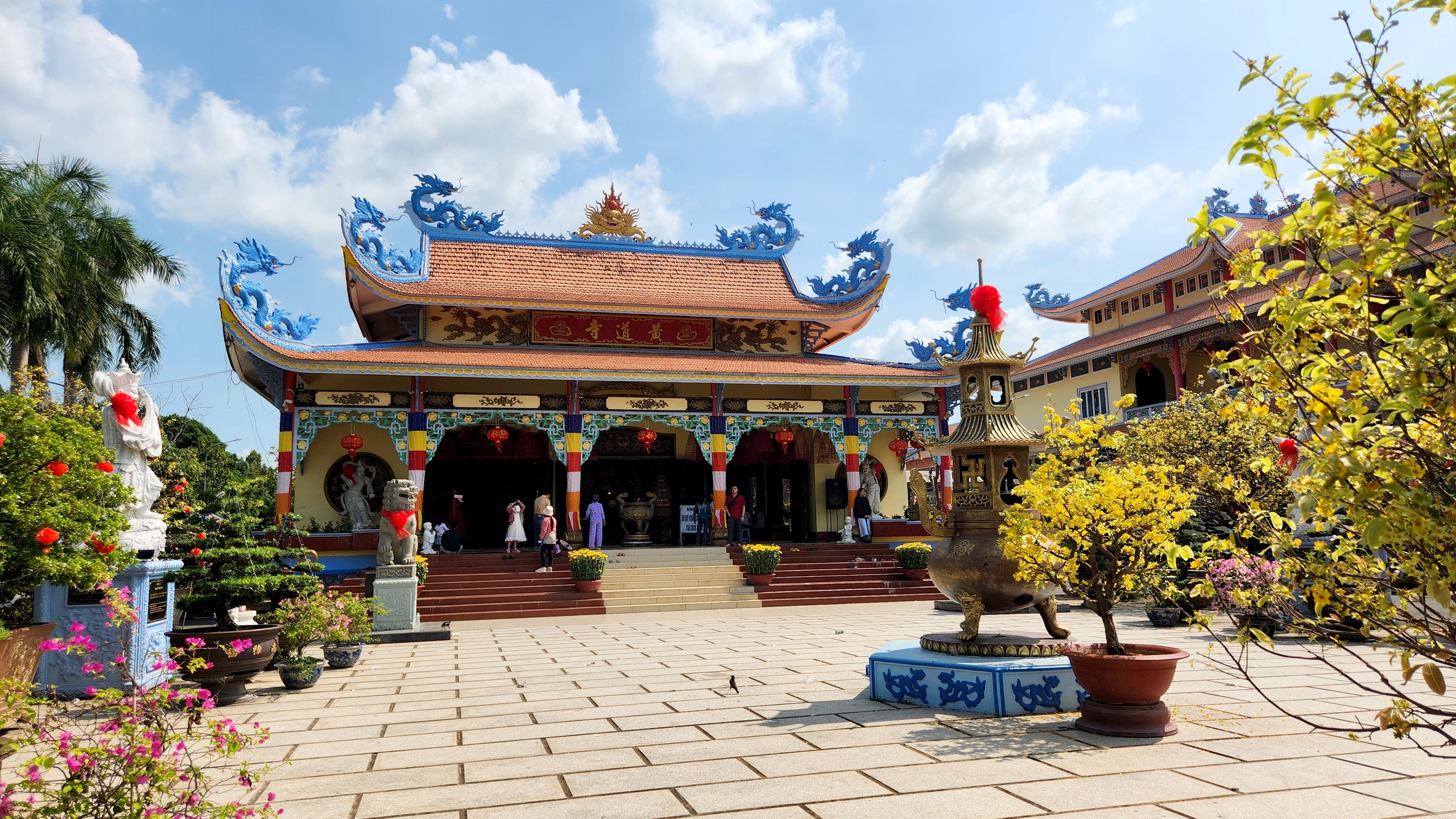 Ngôi chùa có “9 con rồng uốn lượn trên mặt nước” ở Châu Đốc - Ảnh 3. Ngôi chùa có “9 con rồng uốn lượn trên mặt nước” ở Châu Đốc - Ảnh 3.
