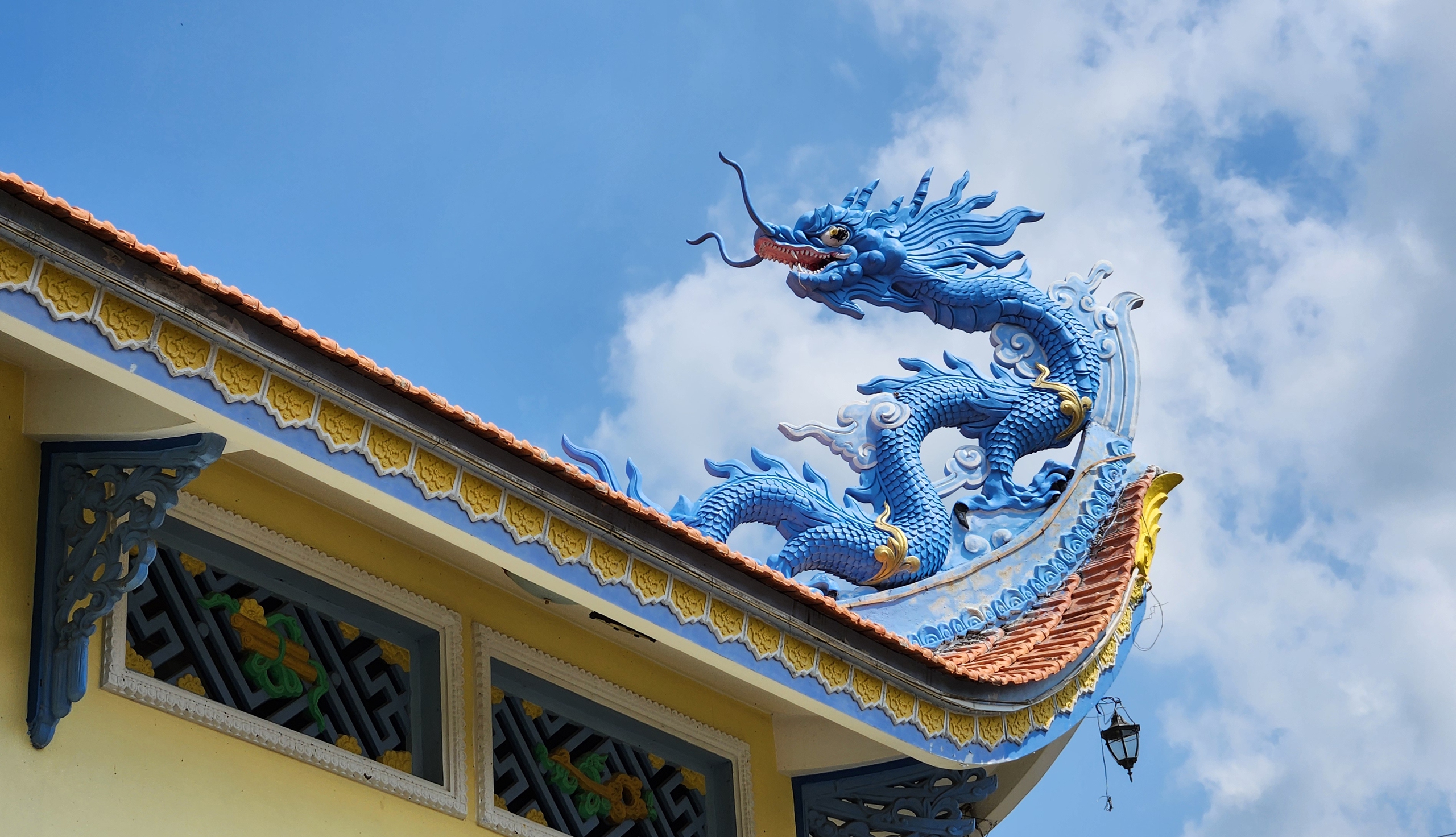 Ngôi chùa có “9 con rồng uốn lượn trên mặt nước” ở Châu Đốc - Ảnh 5. Ngôi chùa có “9 con rồng uốn lượn trên mặt nước” ở Châu Đốc - Ảnh 5.
