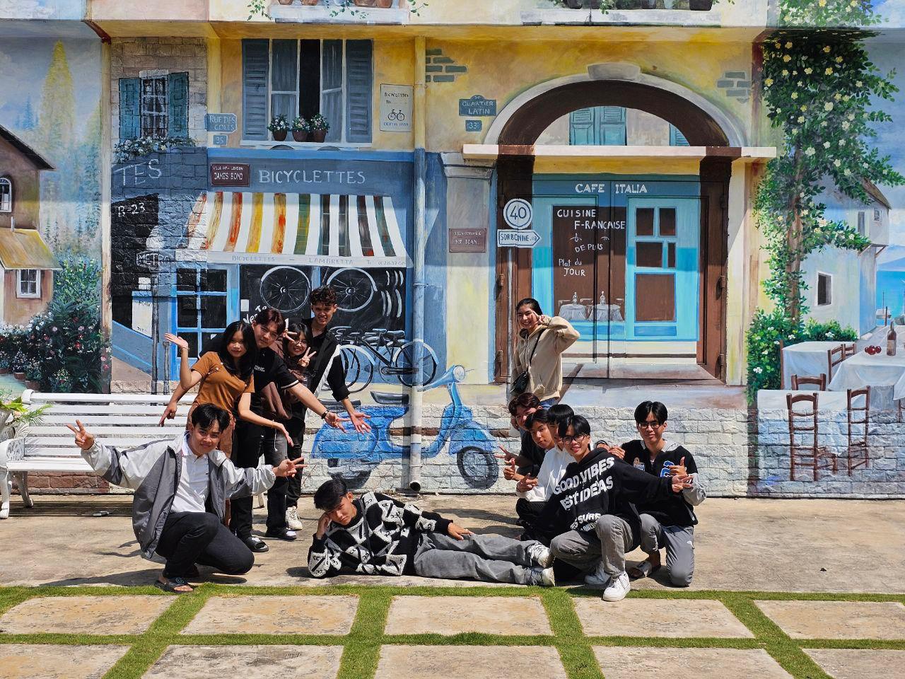 Rapper Sóc Nâu đi cáp treo trên đỉnh núi Sam dịp Tết- Ảnh 10. Rapper Sóc Nâu đi cáp treo trên đỉnh núi Sam dịp Tết- Ảnh 10.