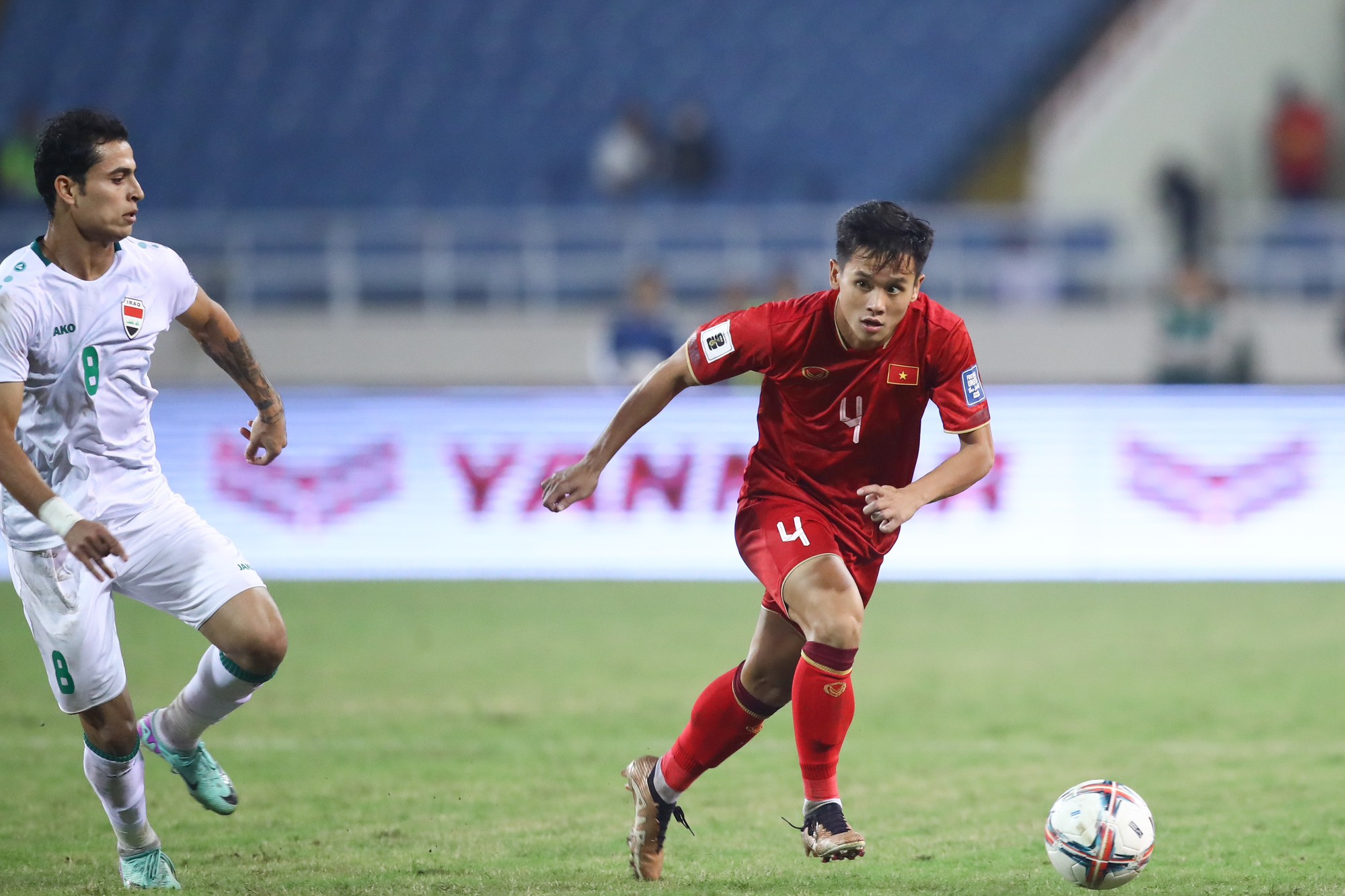 Minh Trọng trong trận đội tuyển Việt Nam gặp Iraq tại vòng loại World Cup 2026