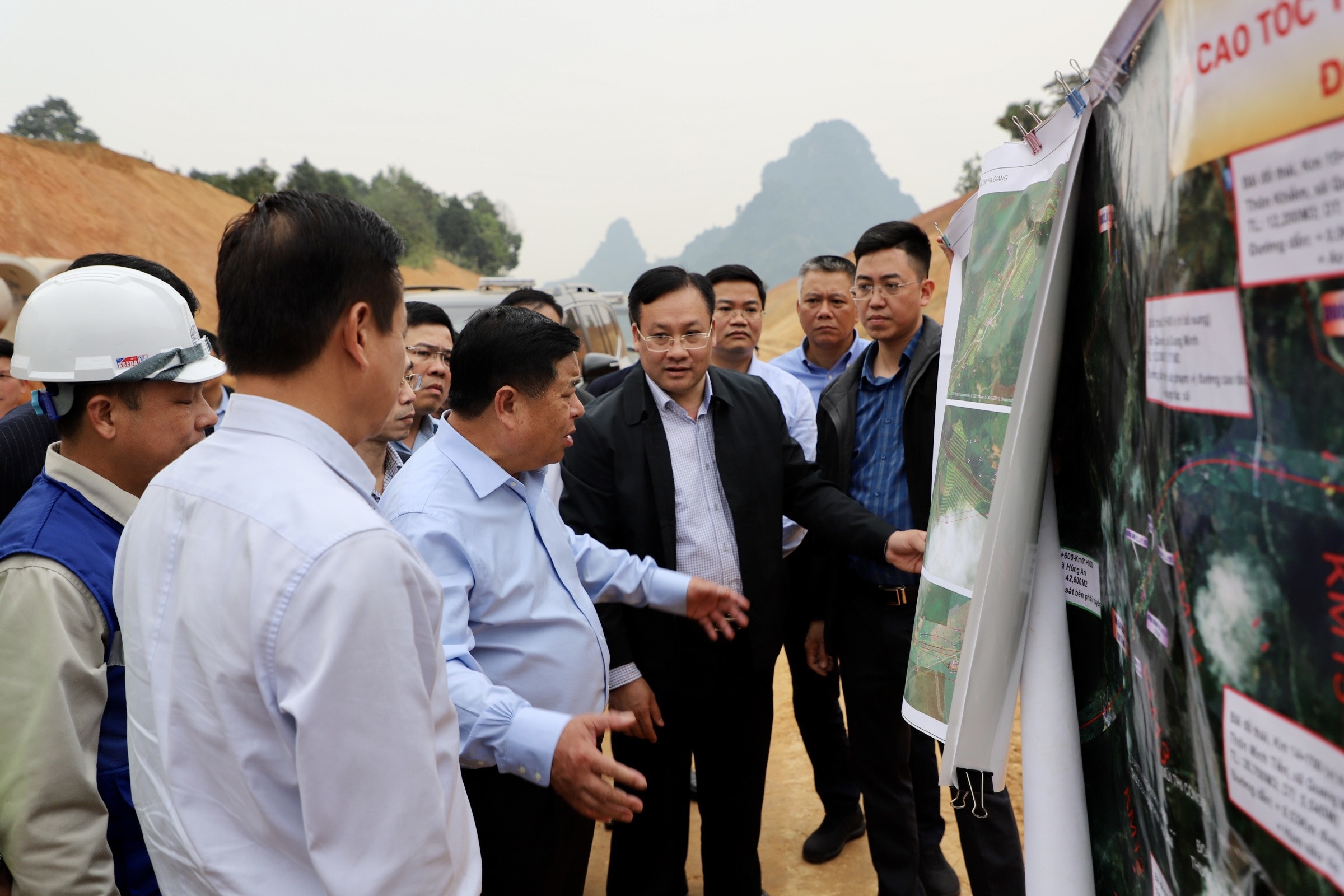 Kiểm tra tiến độ, đôn đốc giải ngân tại dự án cao tốc Tuyên Quang - Hà Giang